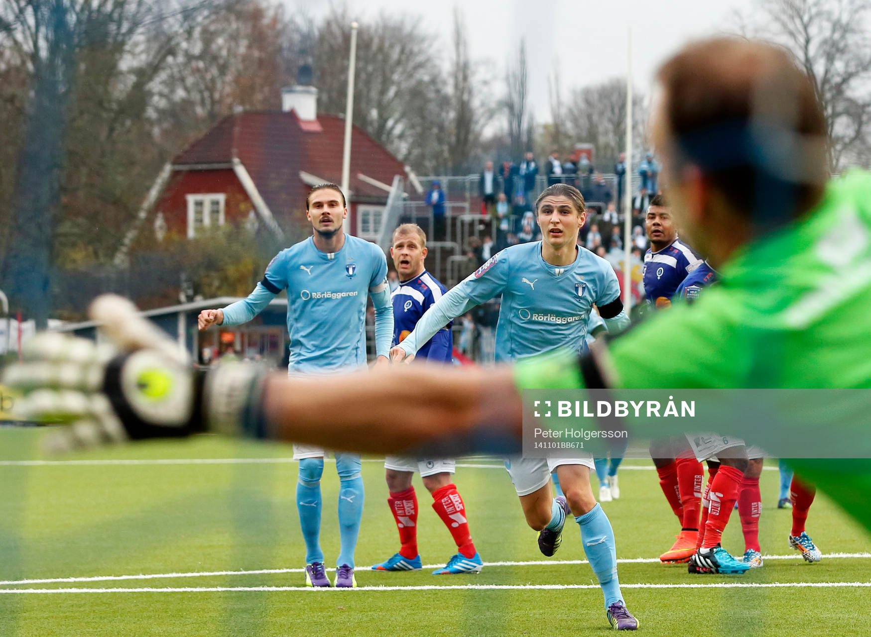 Räddning av Åtvidabergs målvakt Henrik Gustavsson