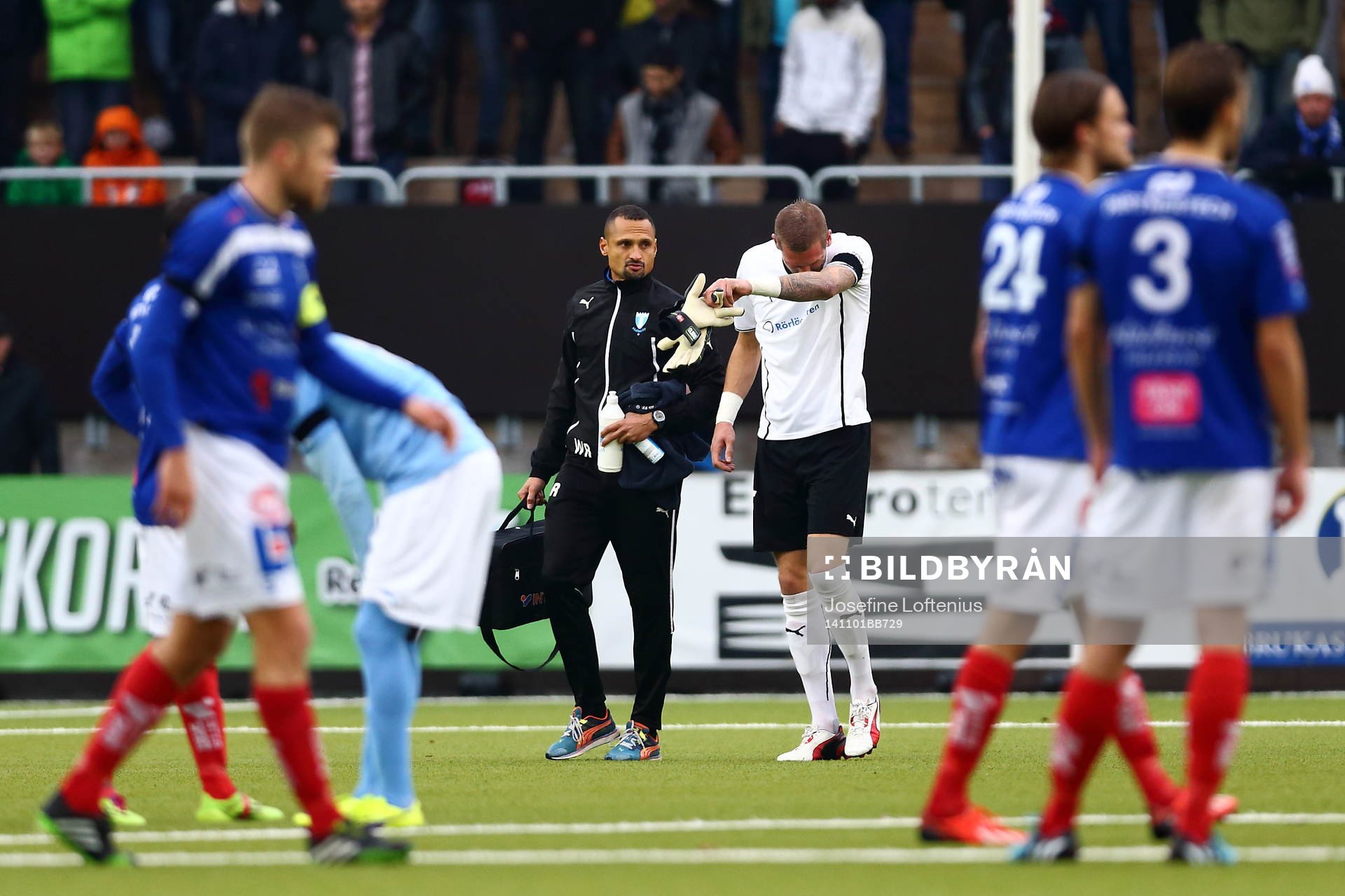 Malmös målvakt Robin Olsen lämnar planen