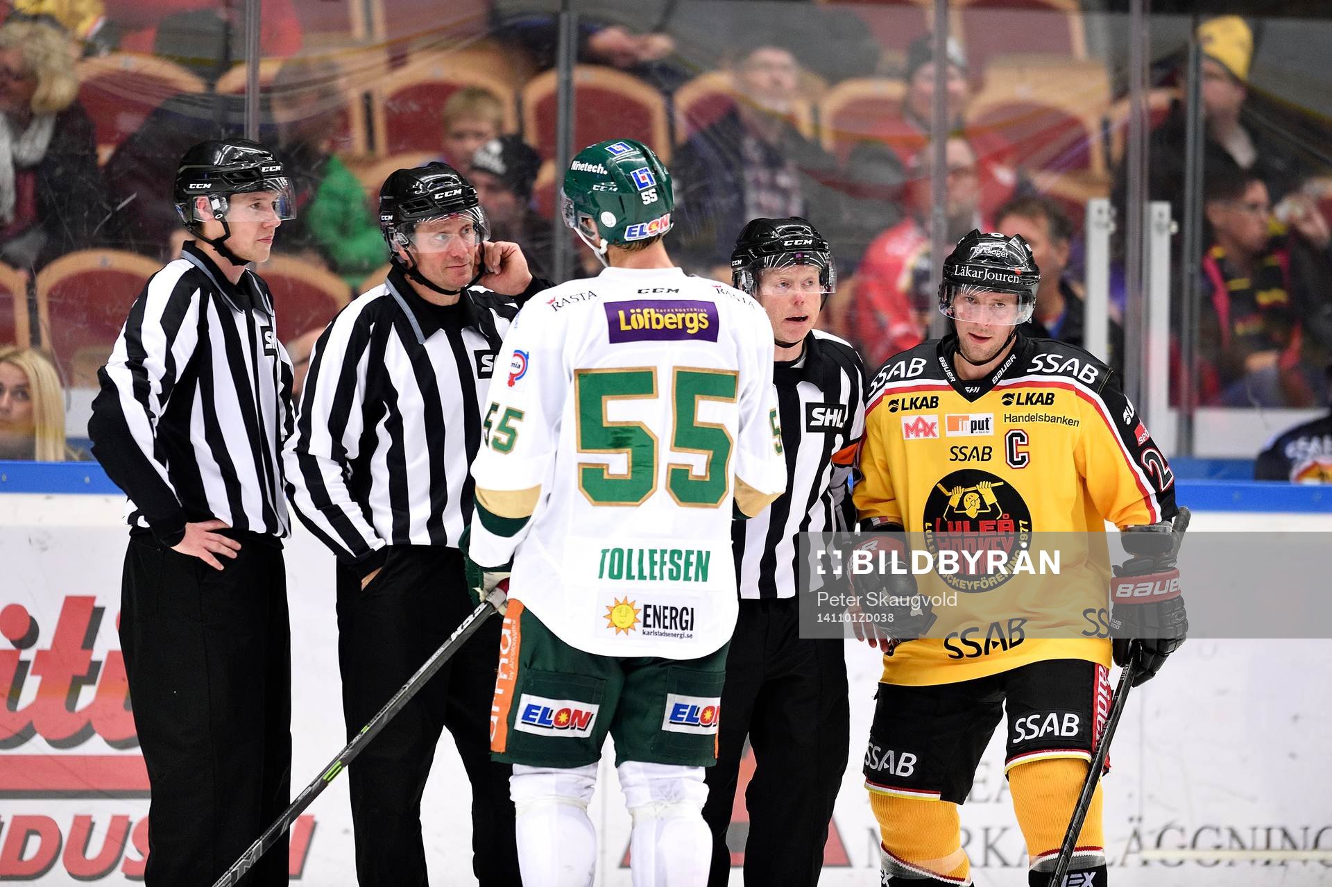 Färjestads Ole-Kristian Tollefsen och Luleås Chris Abbott