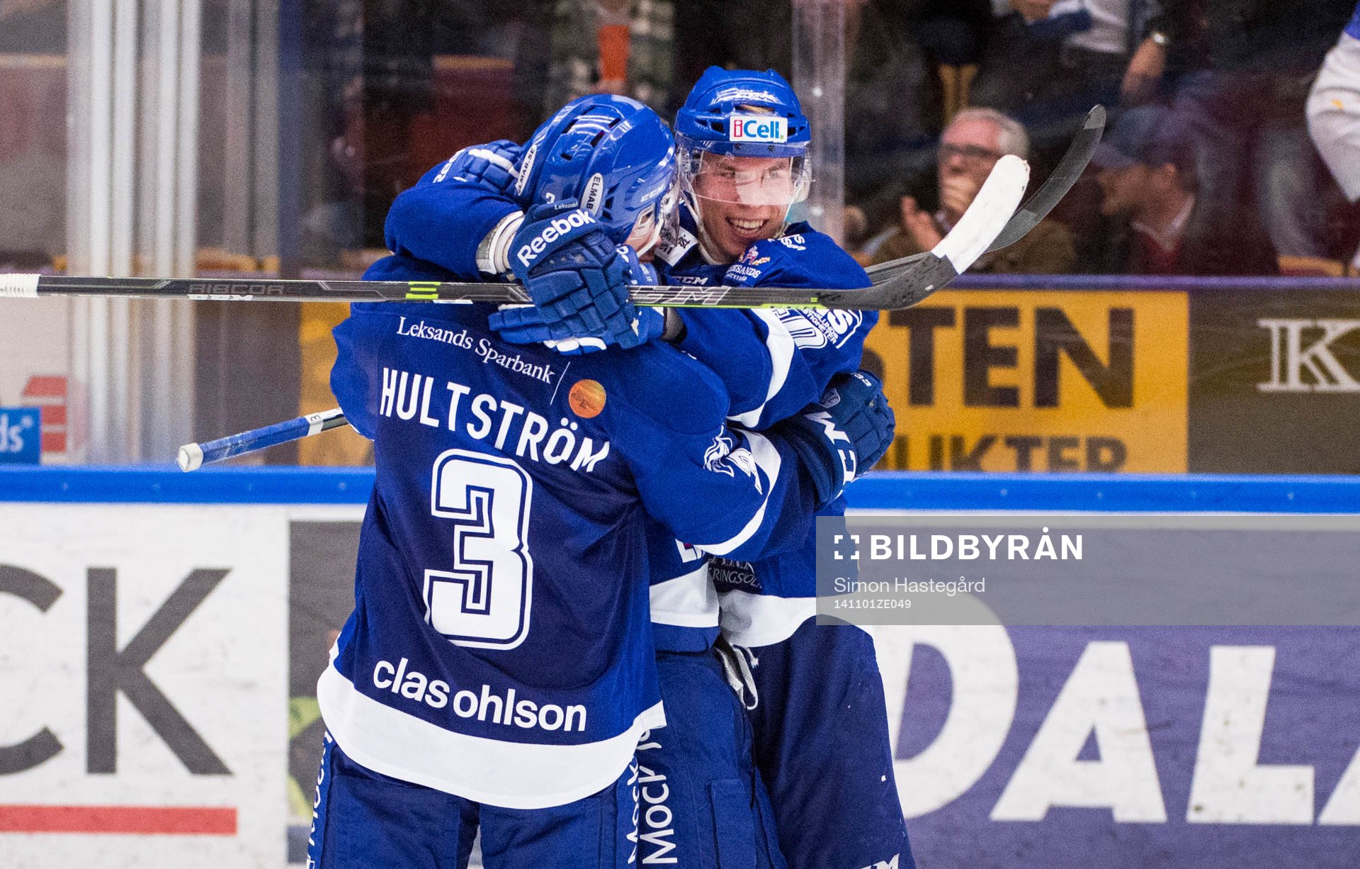 Leksands Linus Hultström och Tomi Sallinen jublar