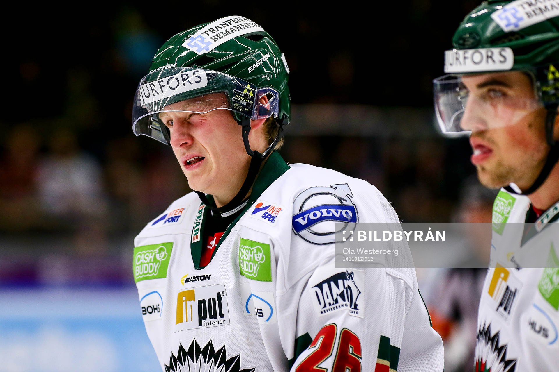 Frölundas Erik Karlsson fick en klubba i ögat