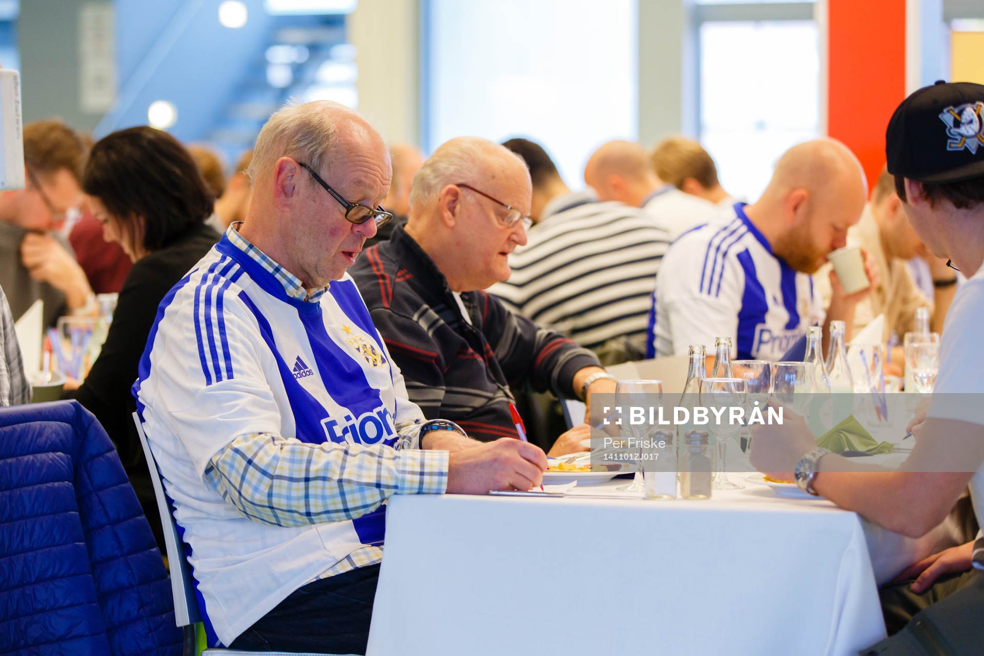 Brunch för IFK supportrar innan fotbollsmatchen i