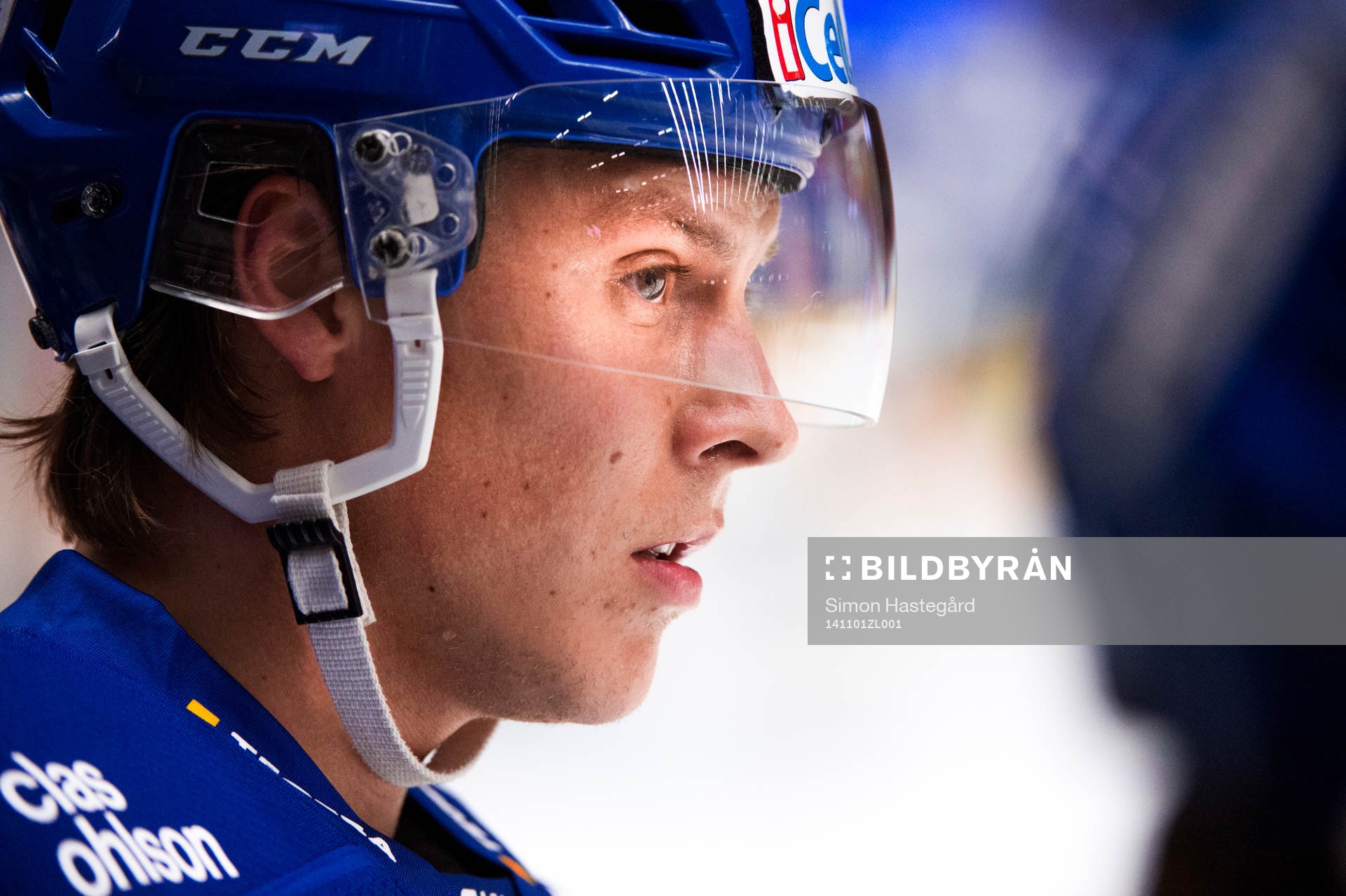 Leksands David Åslin värmer upp för sin första match i