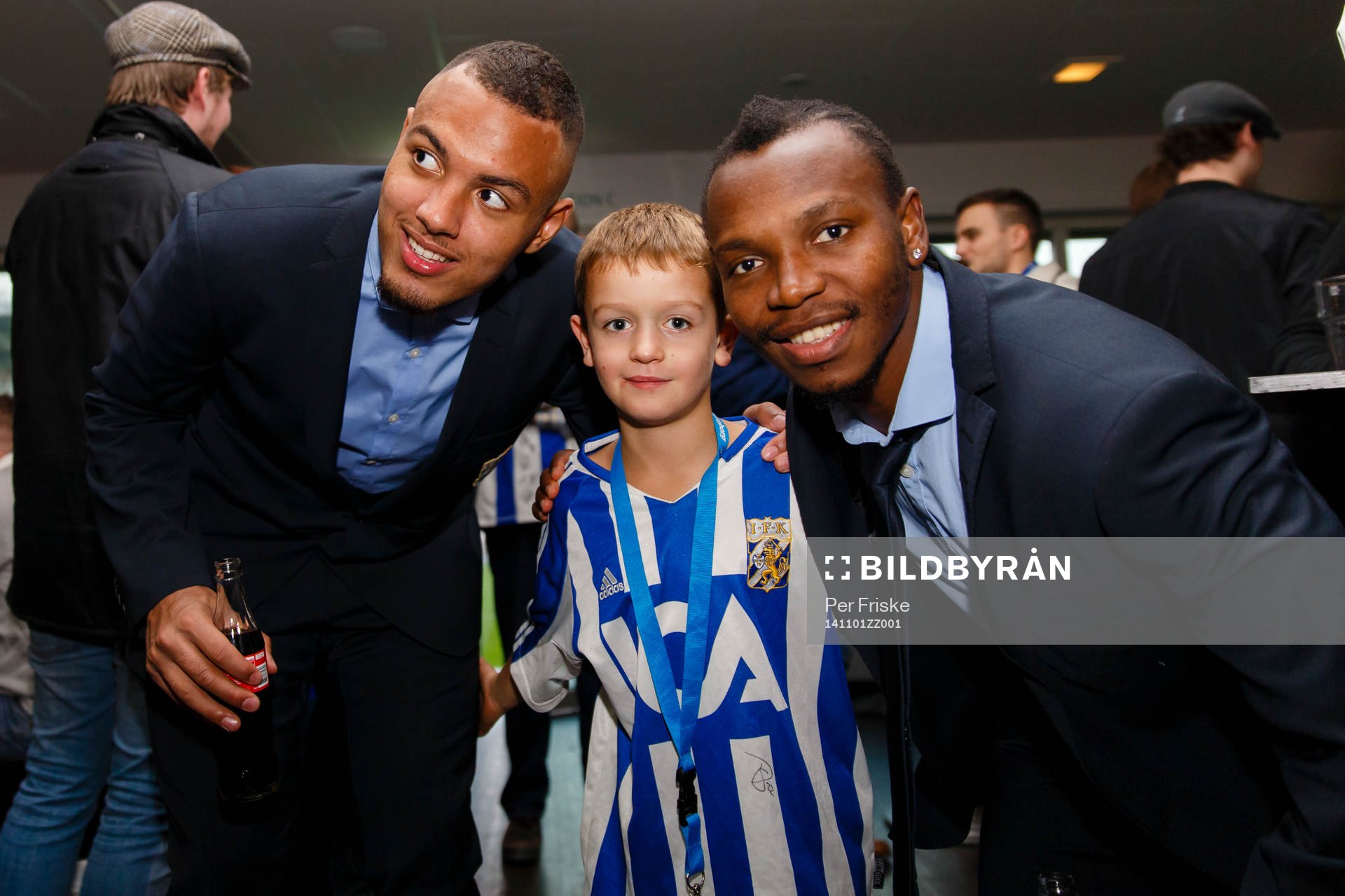 IFK Göteborgs Kenneth Zohore och May Mahlangu fotograferas