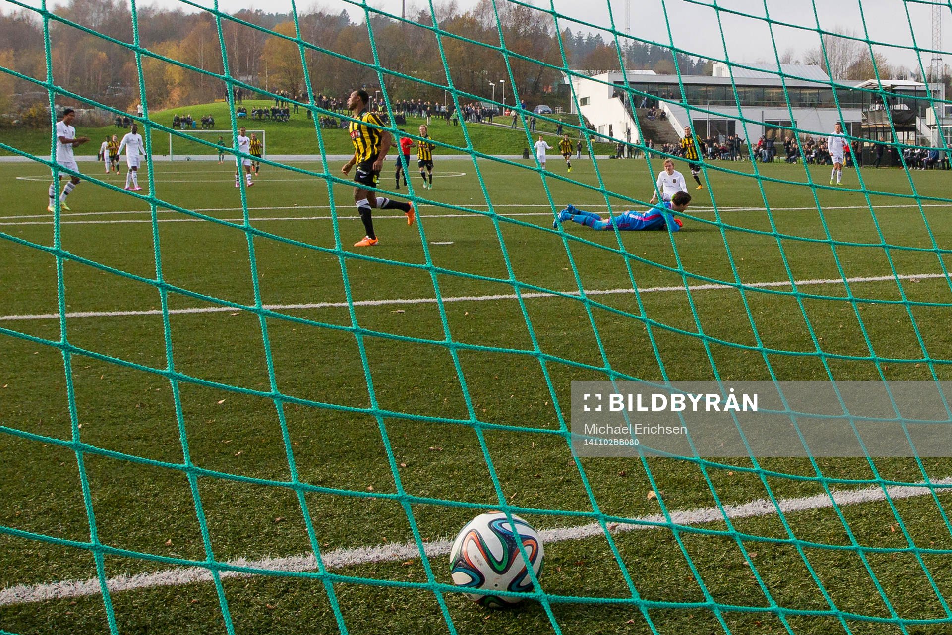 Häckens Carlos Strandberg skjuter 1-0 bakom