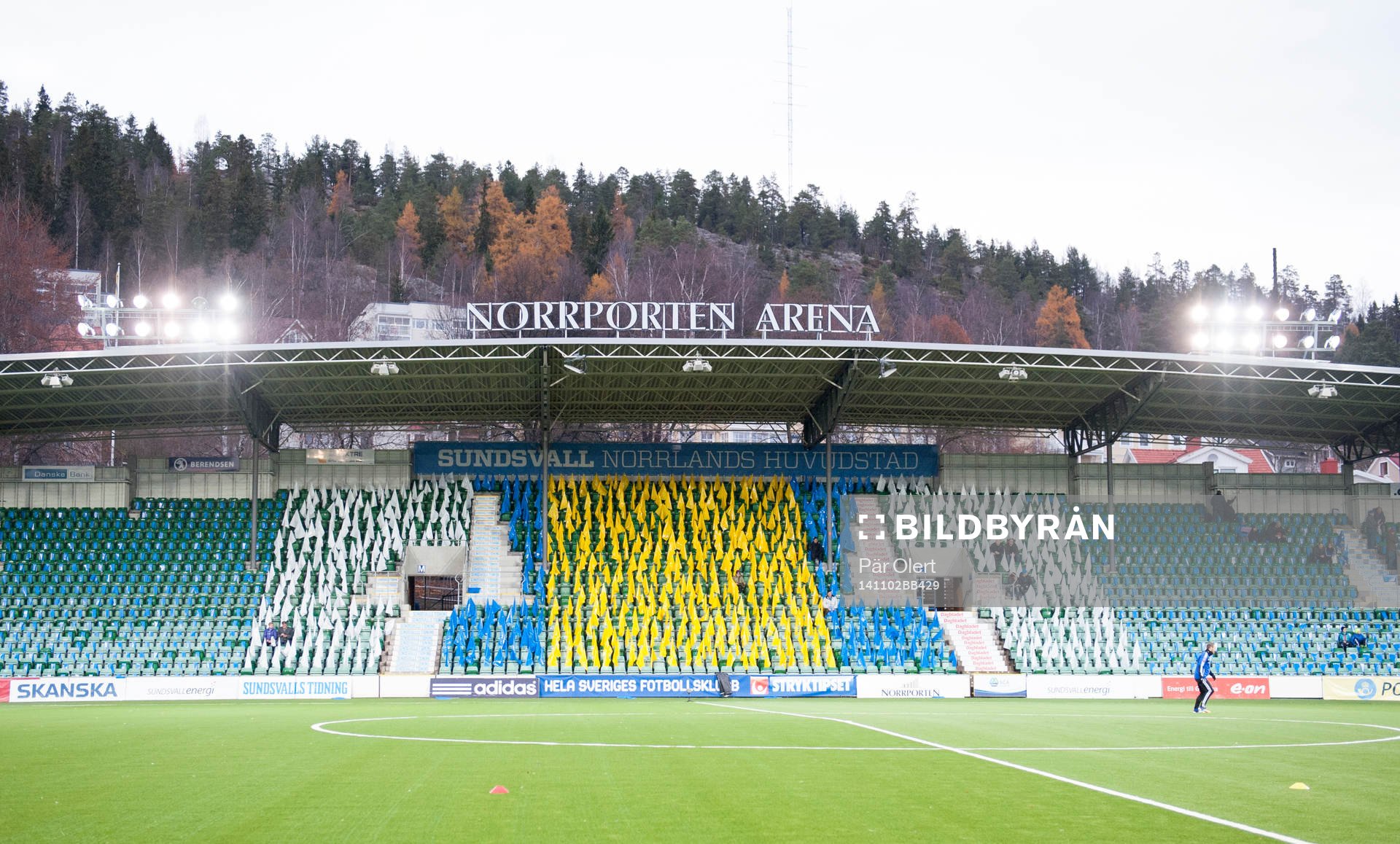 läktaren på Norrporten Arena innan fotbollsmatchen i