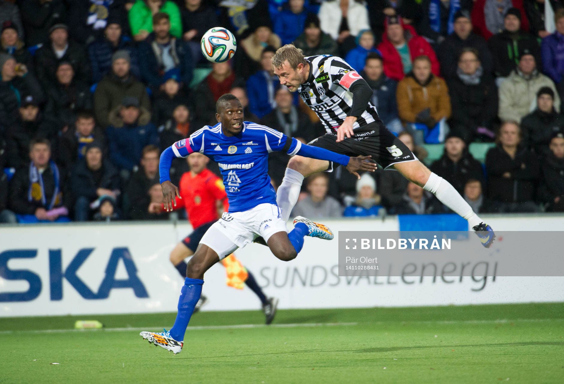 Landskronas Johnny Lundberg i duell med Sundsvalls Pa Amat Dibba under fotbollsmatchen i Superettan mellan Sundsvall och Landskrona den 2 November 2014 i Gävle.