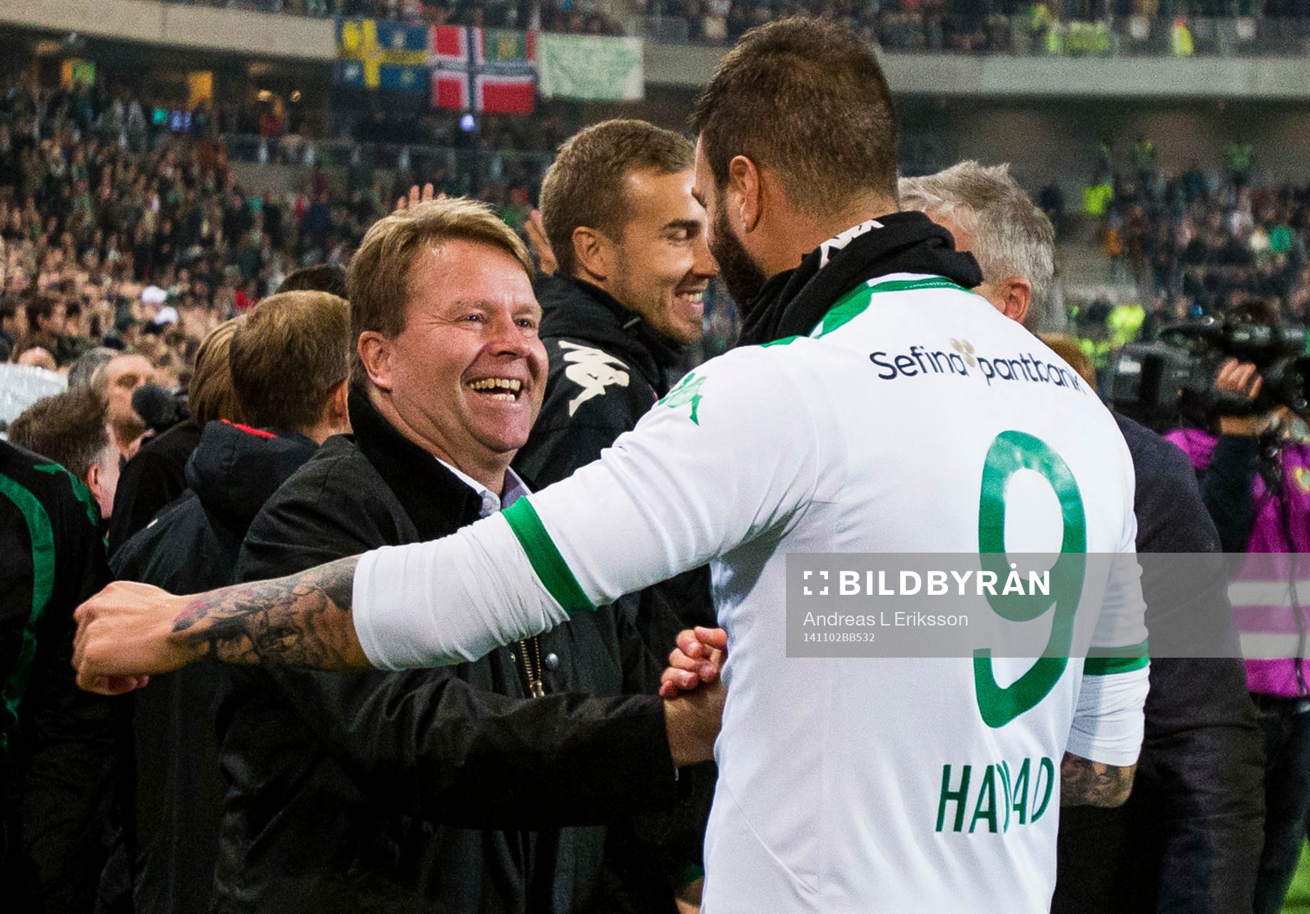 Hammarbys sportchef Mats Jingblad jublar tillsammans med Hammarbys Andreas Haddad under fotbollsmatchen i Superettan mellan Hammarby och Jönköping den 2 november 2014 i Stockholm.