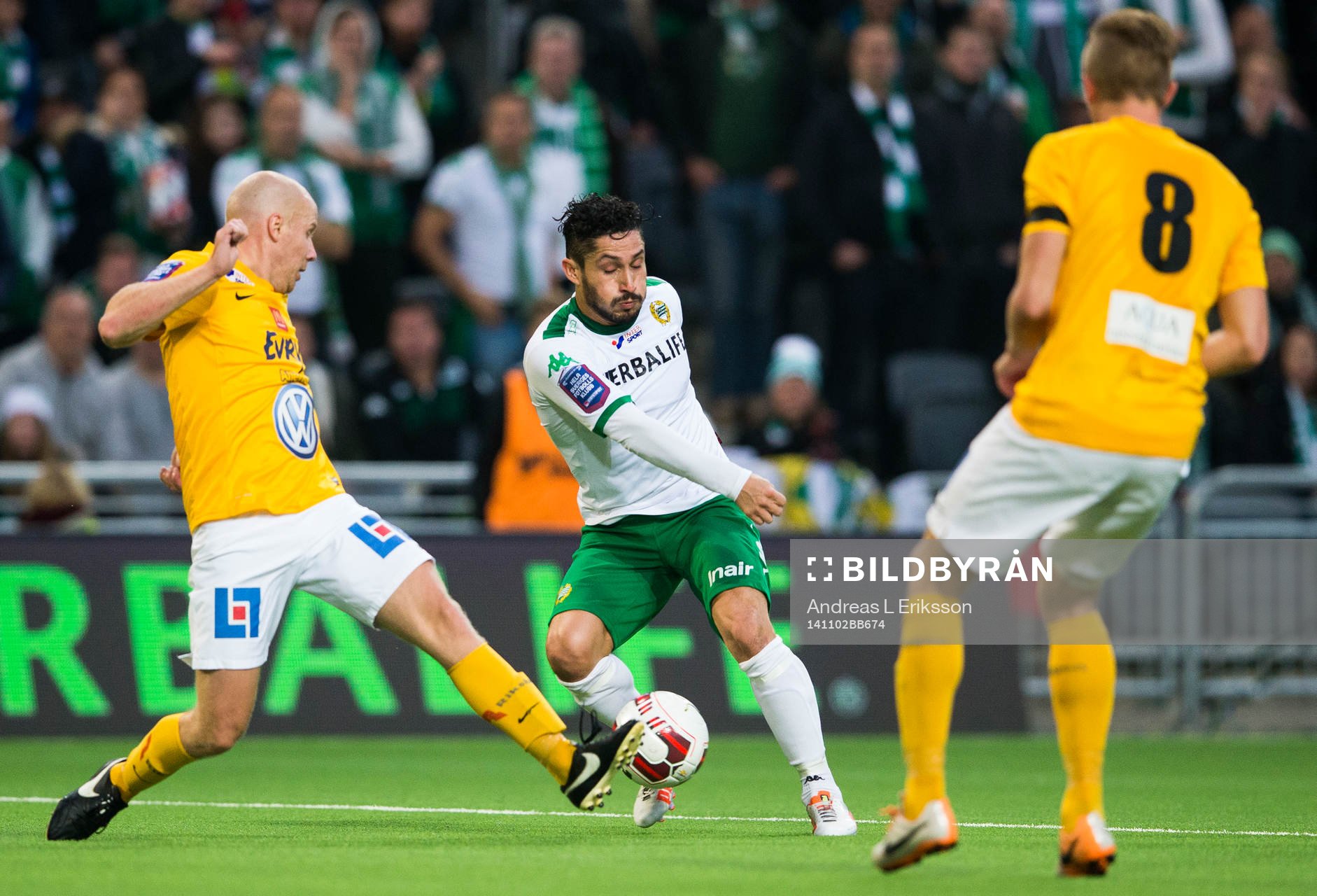 Jönköpings Simon Dimitrijevic försöker blockera skott