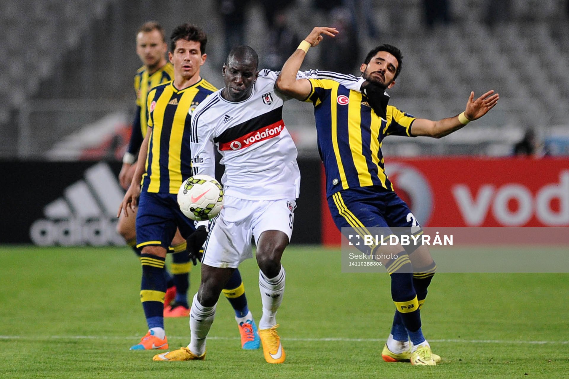 141102, Fotboll, Turkiska Ligan, Besiktas - Fenerbahce: