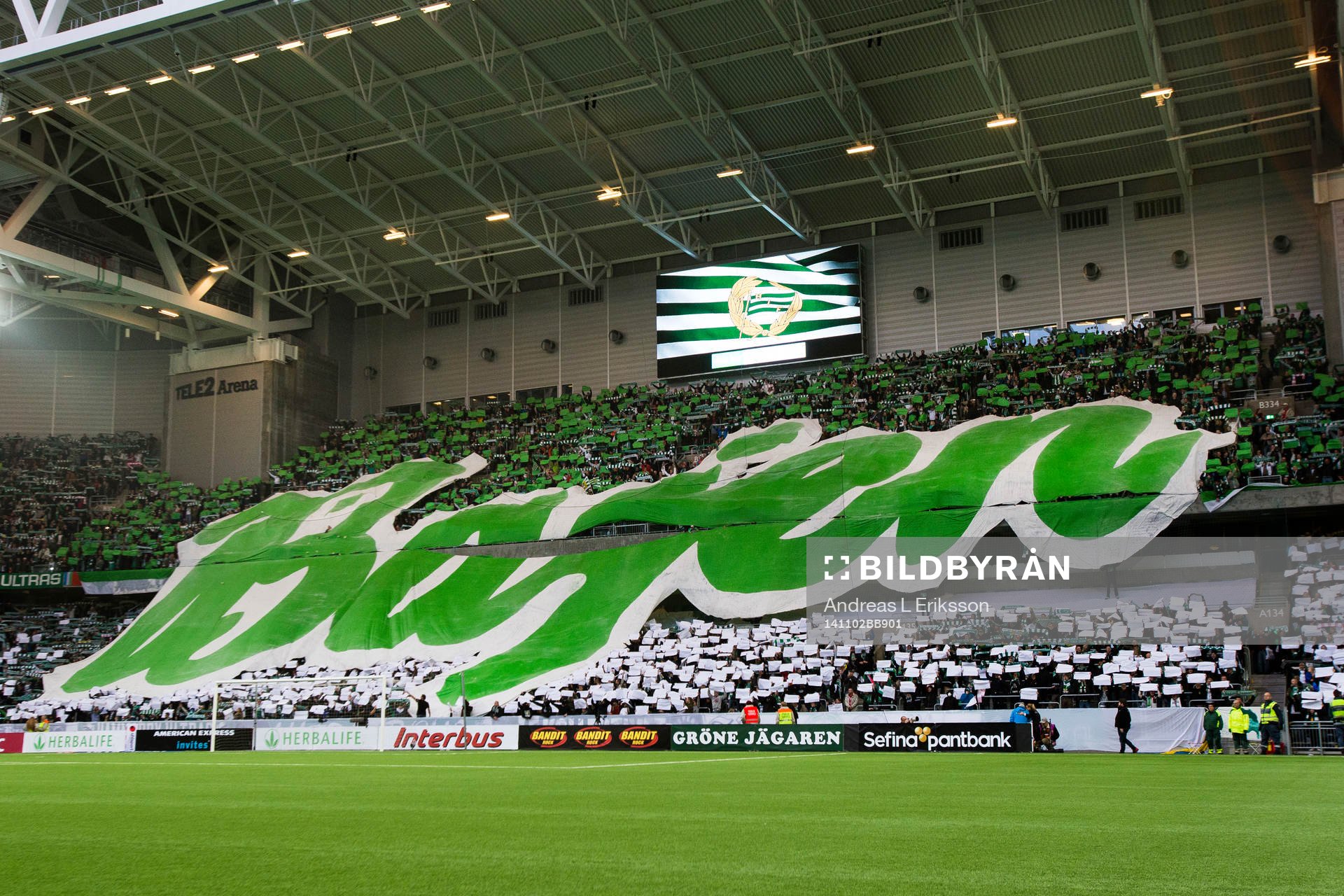 Hammarbys supportrar med ett TIFO innan fotbollsmatchen i