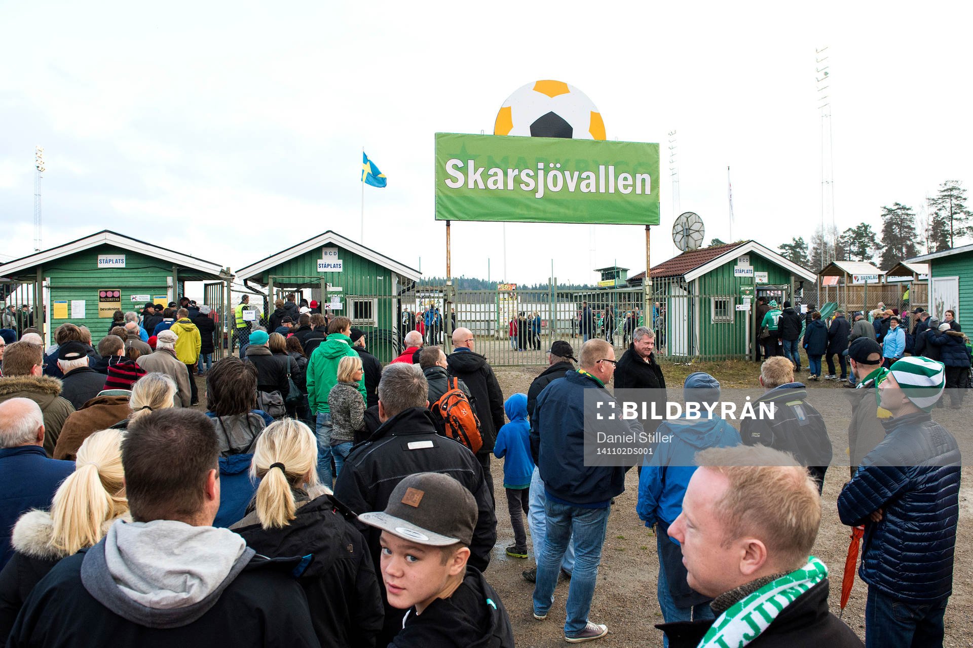 Publiken strömmar till Skarsjövallen