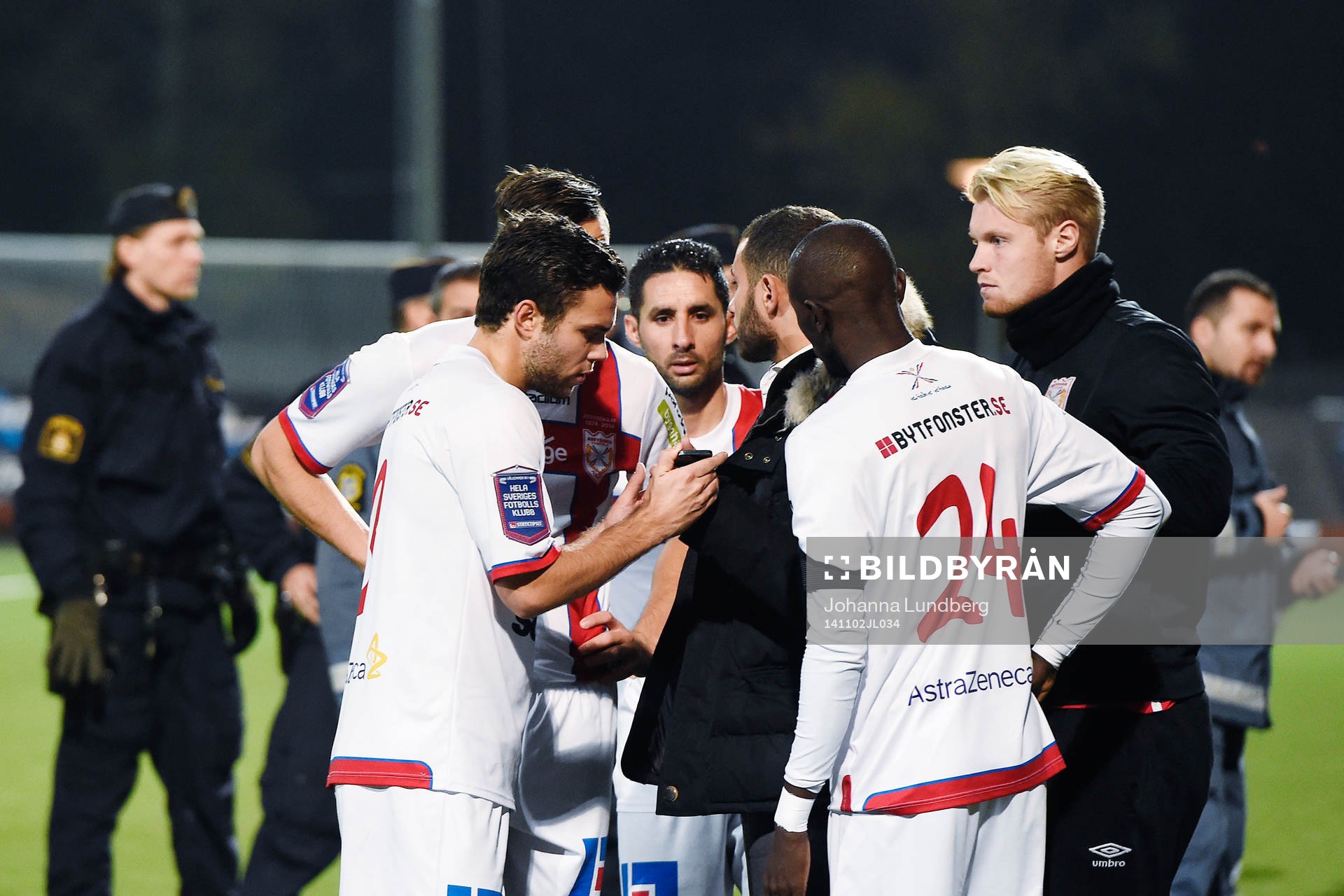 Assyriskas spelare väntar in övriga matchresultat