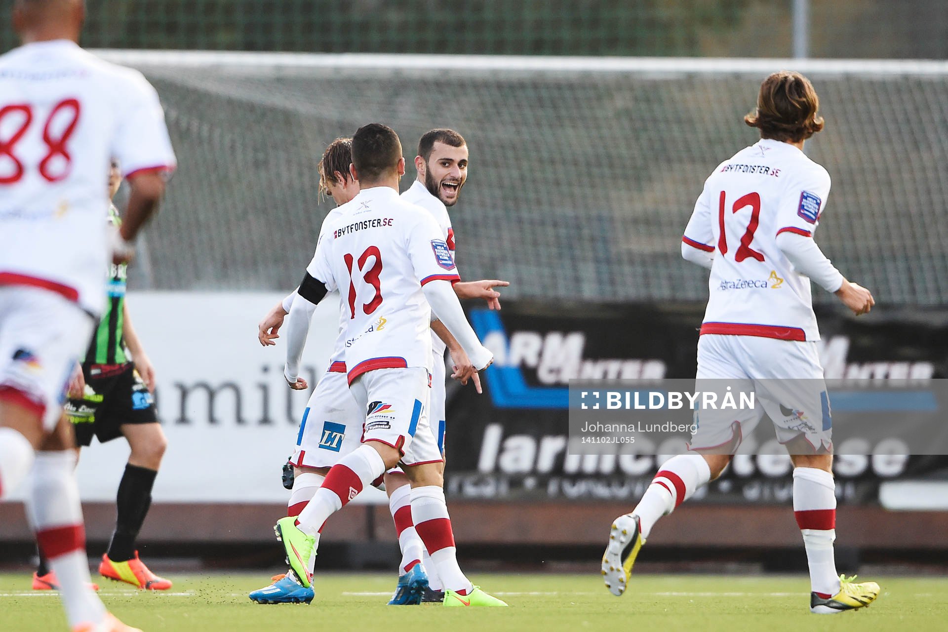 Assyriskas Mattias Genc jublar efter att han har gjort 1-0 under fotbollsmatchen i Superettan mellan Assyriska och GAIS den 2 november 2014 i Södertälje.