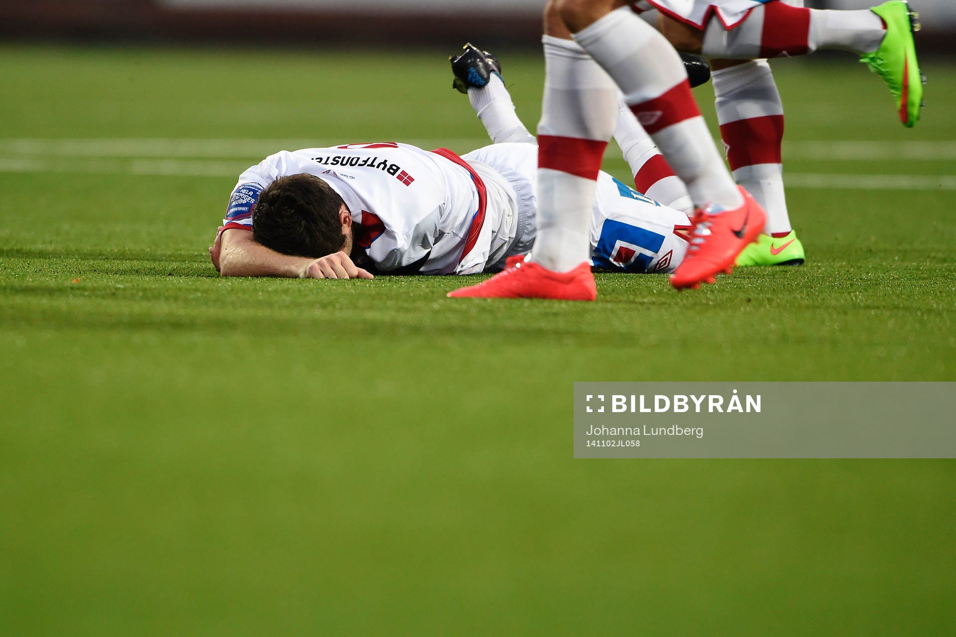 Assyriskas Christoffer Eriksson har ont