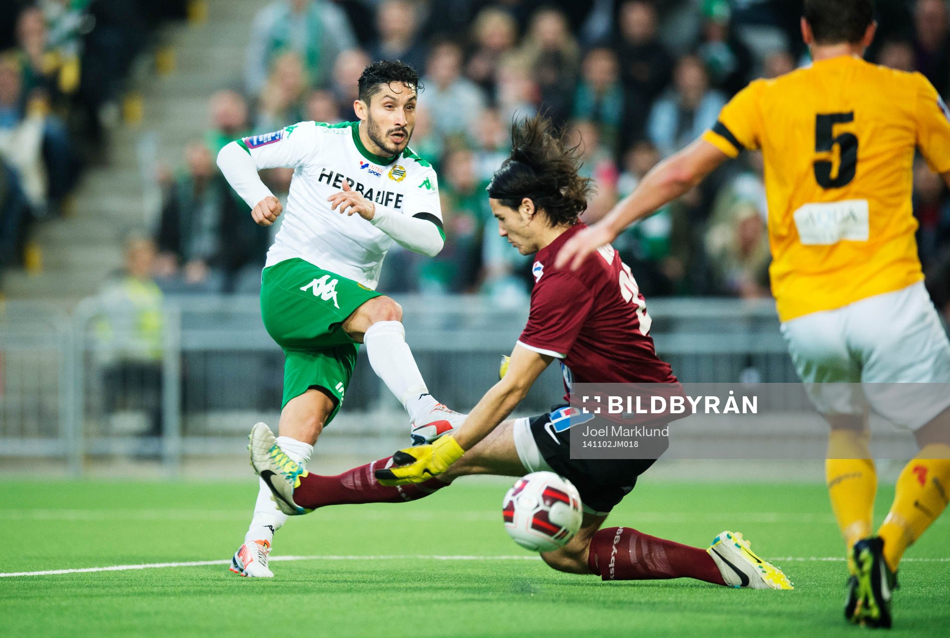 Hammarbys Pablo Pinones-Arce missar en målchans mot