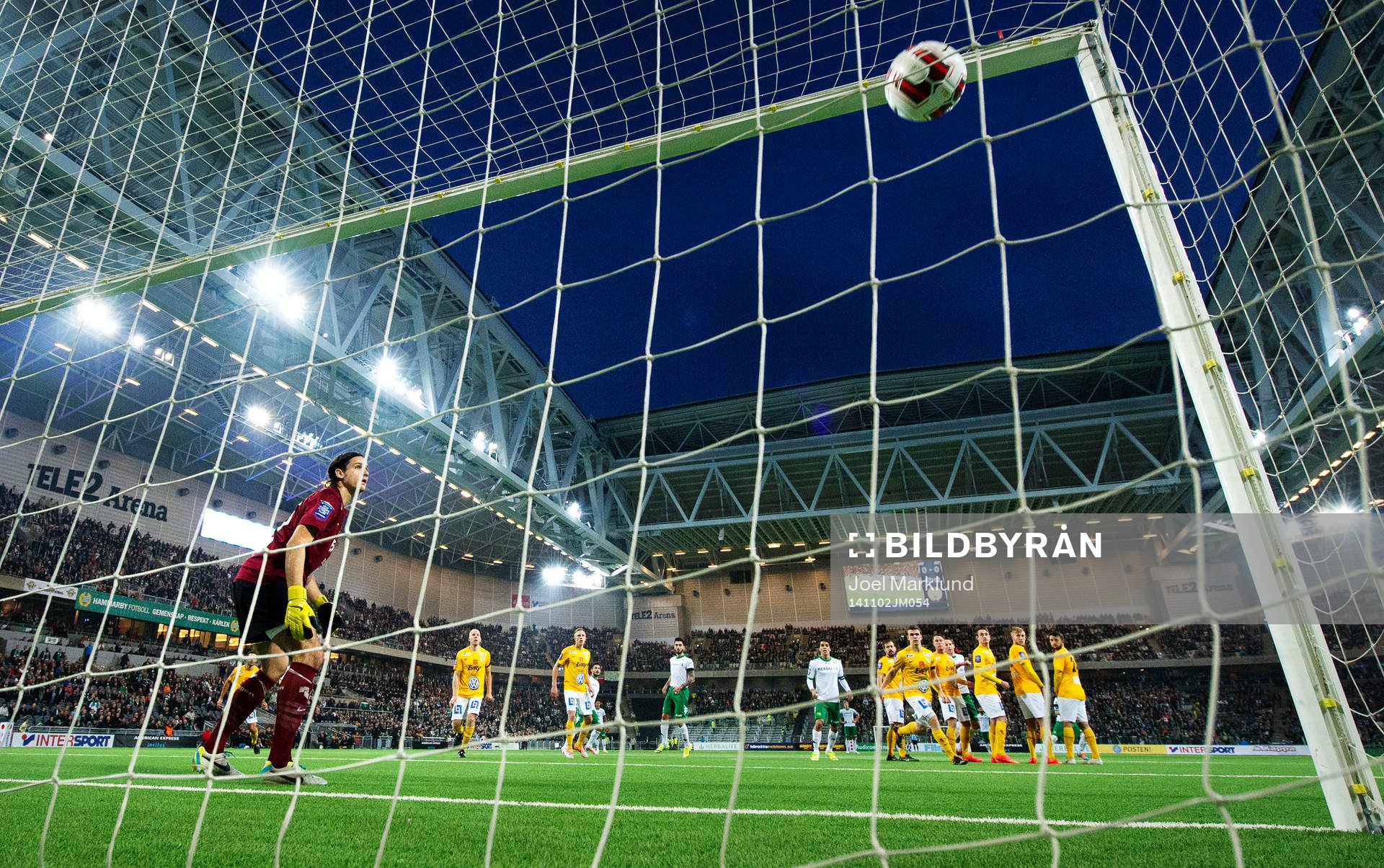 Hammarbys Kennedy Bakircioglu  skjuter in 1-0 på frispark