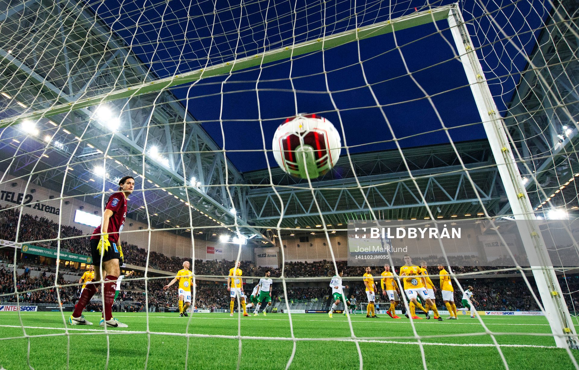 Hammarbys Kennedy Bakircioglu skjuter in 1-0 på frispark bakom Jönköpings målvakt Damir Mehic under fotbollsmatchen i Superettan mellan Hammarby och Jönköping den 2 november 2014 i Stockholm.