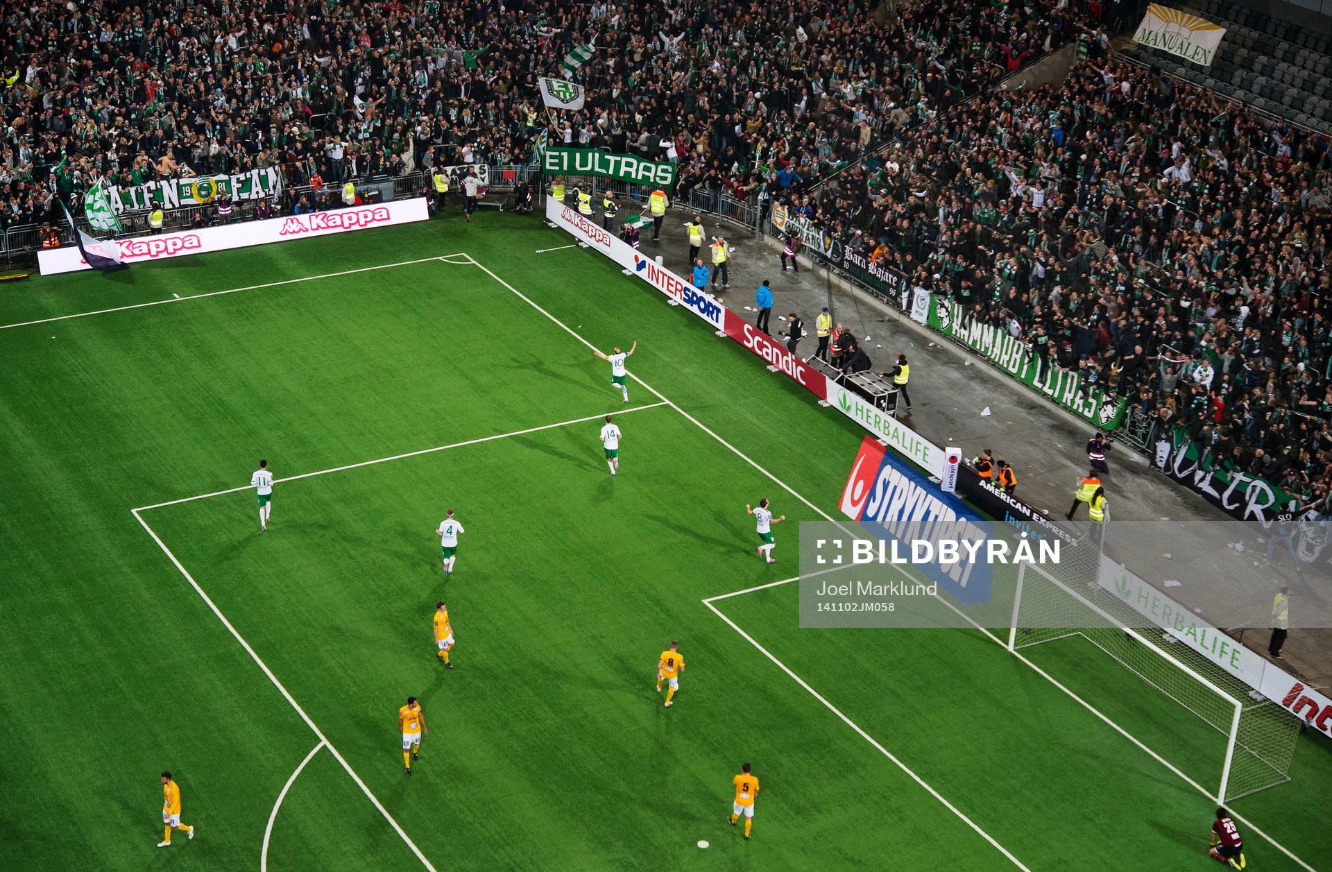 Hammarbys spelare jublar