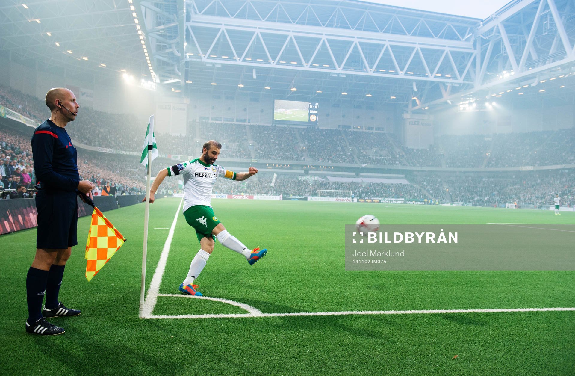 Hammarbys Kennedy Bakircioglu slår en hörna