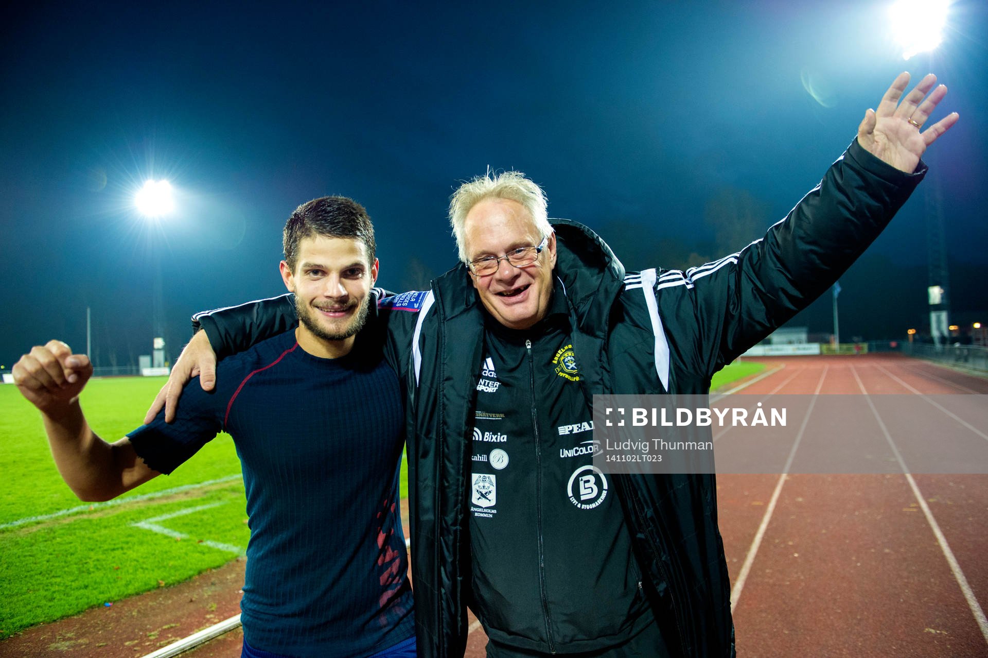 Ängelholms Zeyn S-Latef och lagledare Ulf Dahl firar efter platsen i Superettan säkrats under fotbollsmatchen i Superettan mellan Ängelholm och Östersund den 2 november 2014 i Ängelholm. 