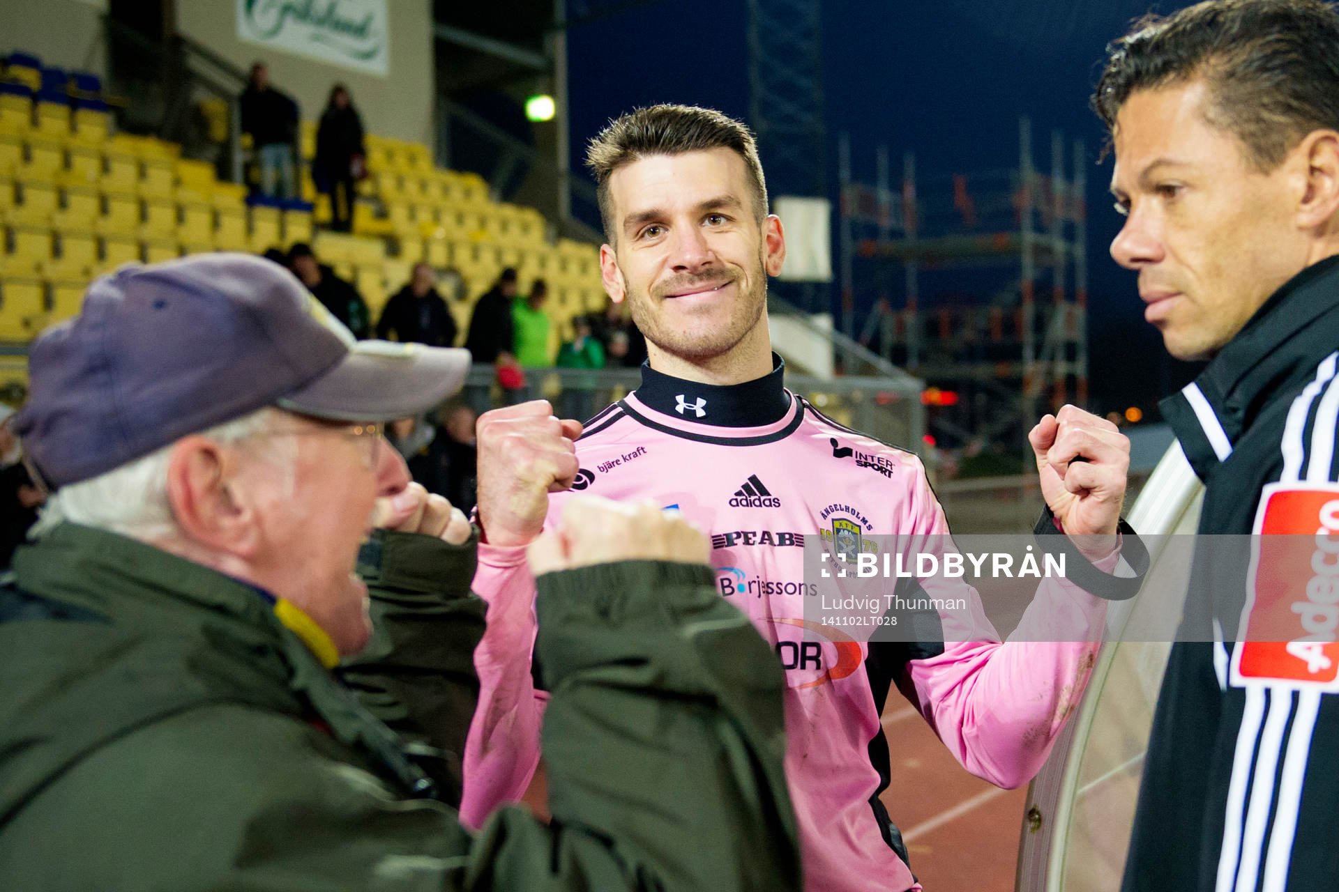 Ängelholms målvakt Matt Pyzdrowski jublar