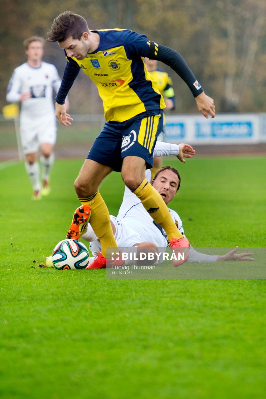 Ängelholms Muamet Asanovski i kamp med Östersunds Jonathan Azulay under fotbollsmatchen i Superettan mellan Ängelholm och Östersund den 2 november 2014 i Ängelholm.