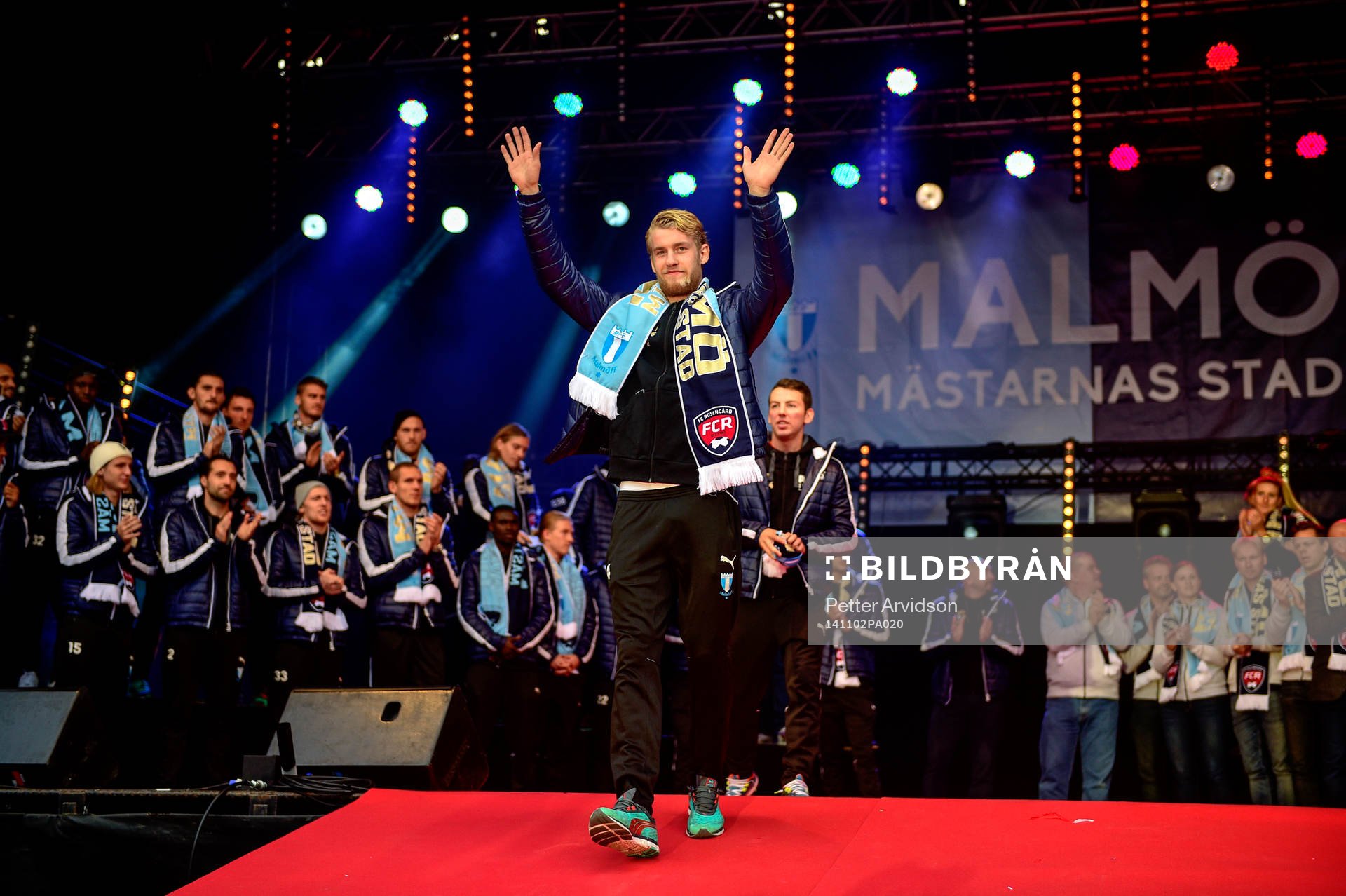 Malmö FFs Filip Helander firar SM-guld