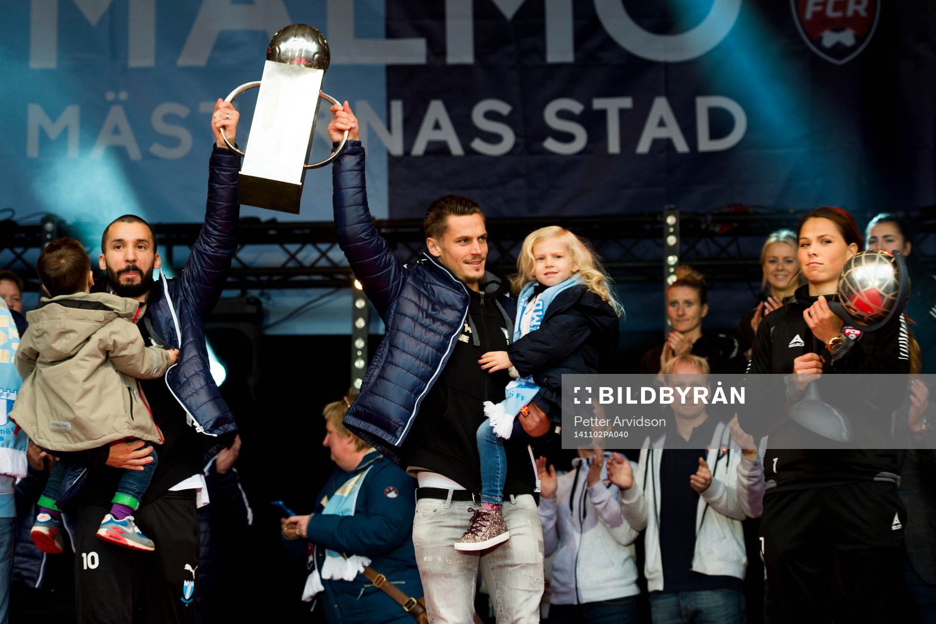 Malmö FFs Guillermo Molins och Markus Rosenberg höjer