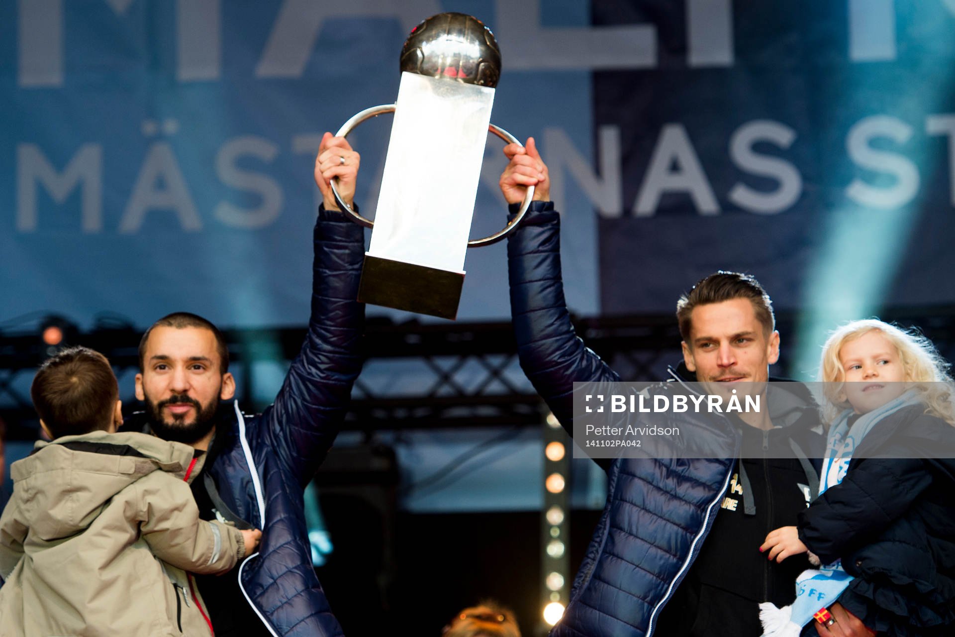 Malmö FFs Guillermo Molins och Markus Rosenberg höjer