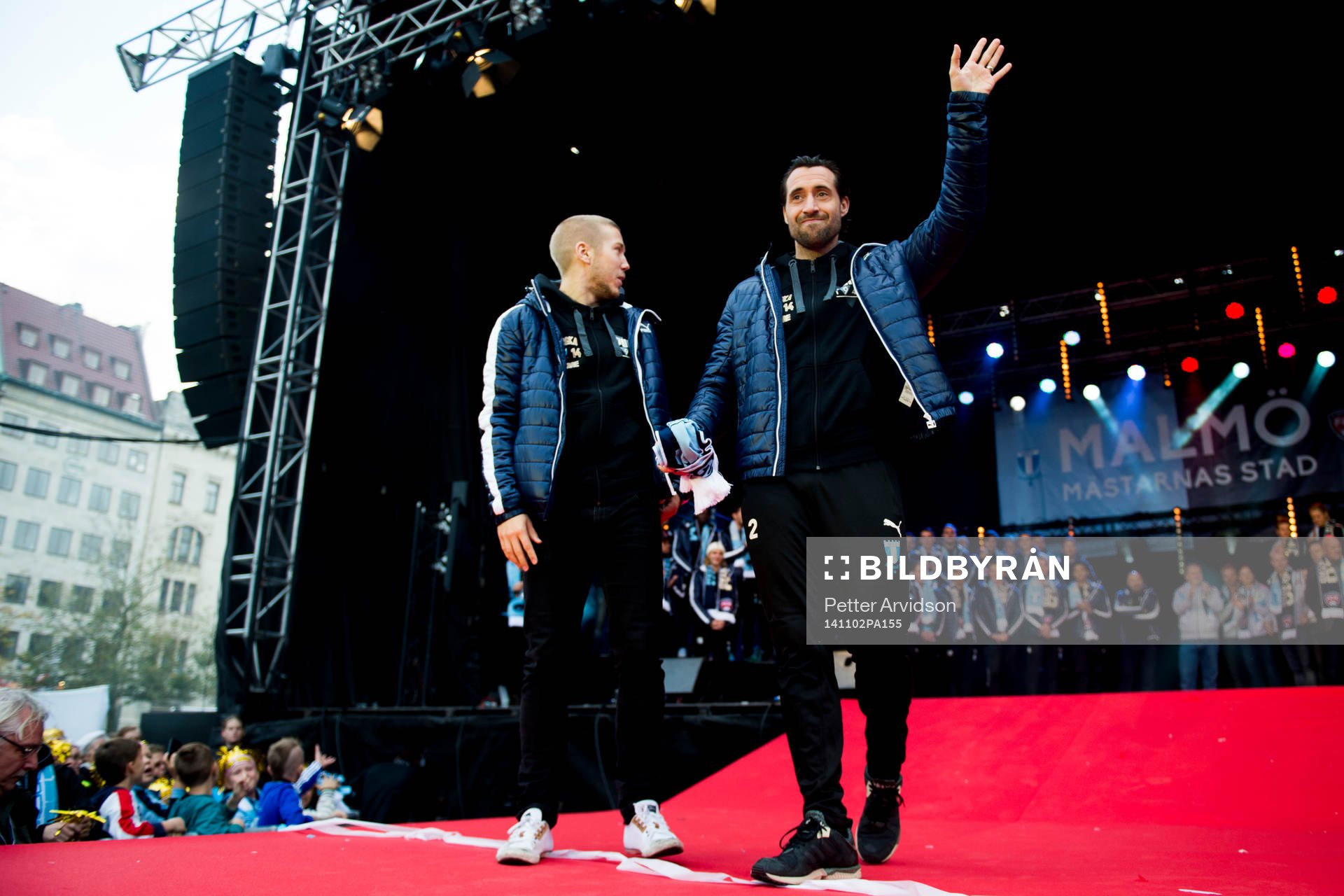 Malmö FFs Anton Tinnerholm och Matias Concha när Malmö