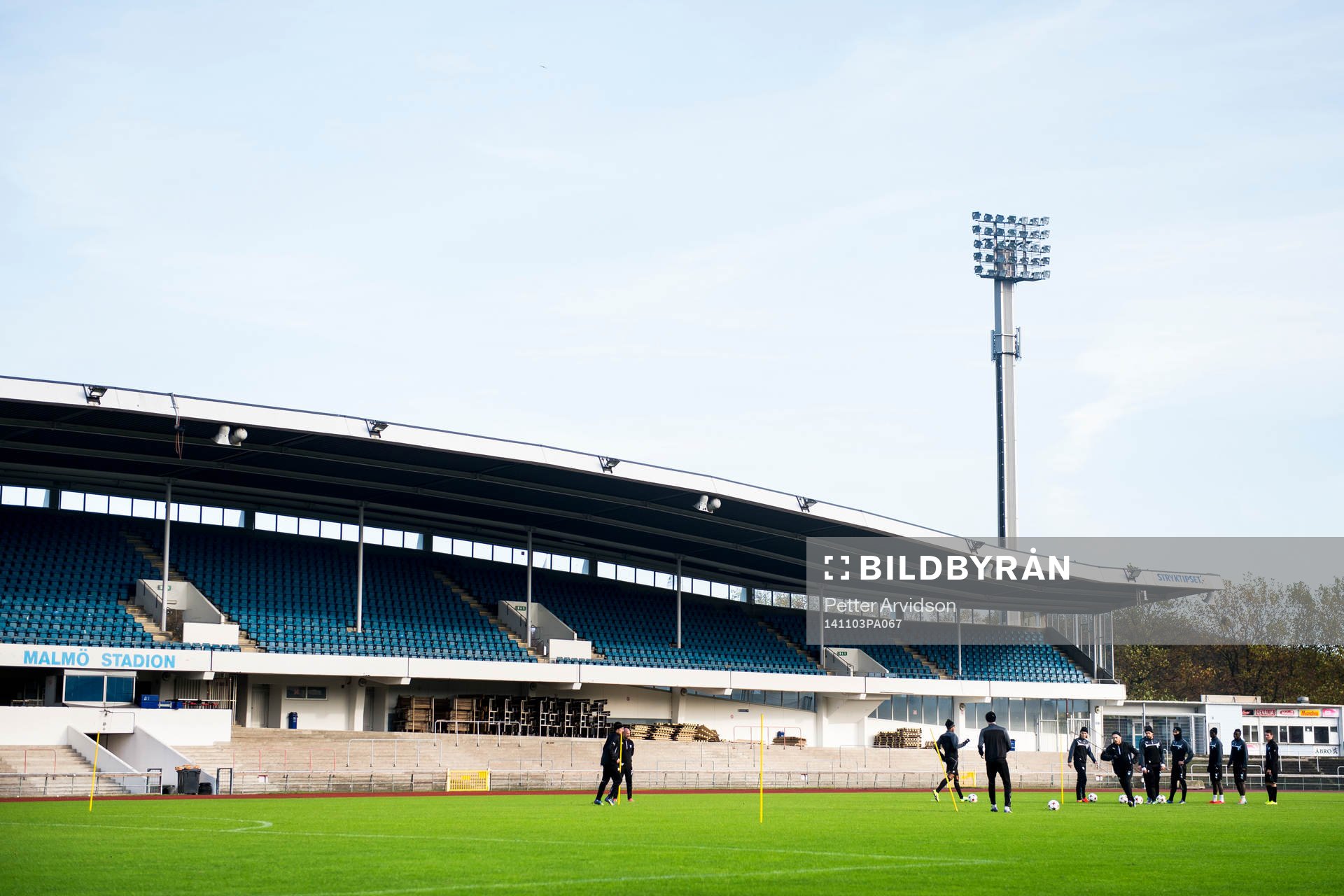 Malmö FFs spelare tränare på Malmö Stadion