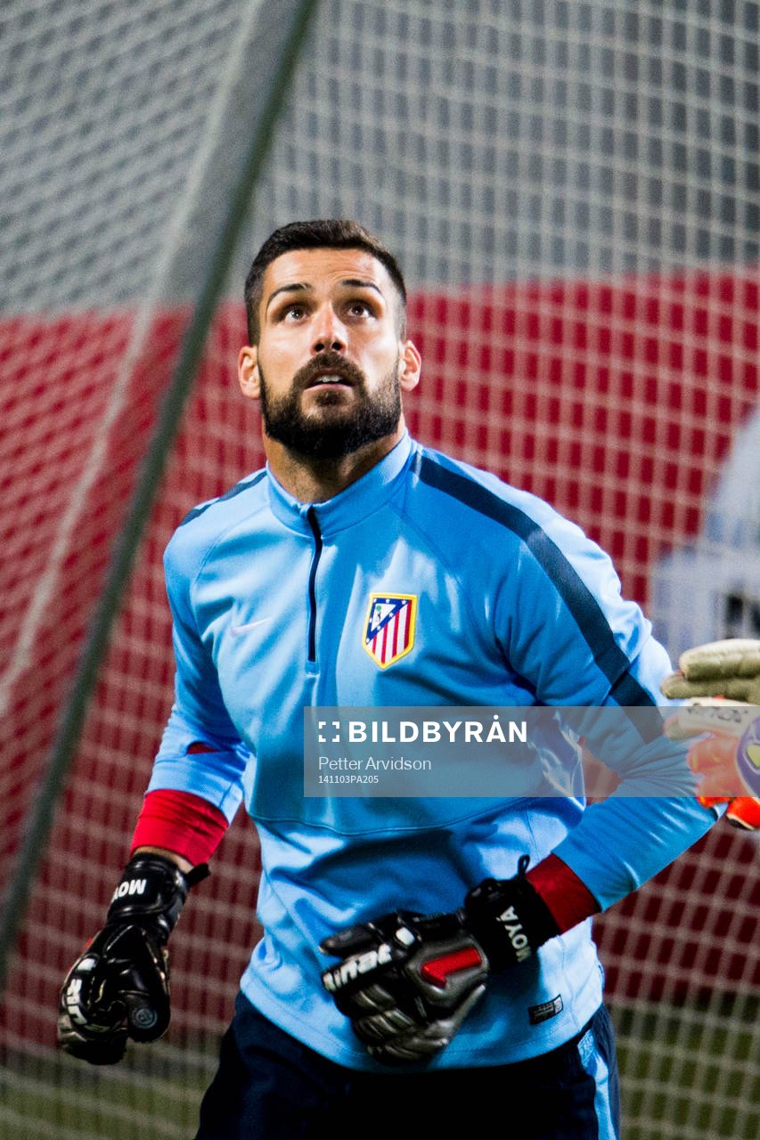Atletico Madrids målvakt Miguel Angel Moya under en träning den 3 november 2014 i Malmö.