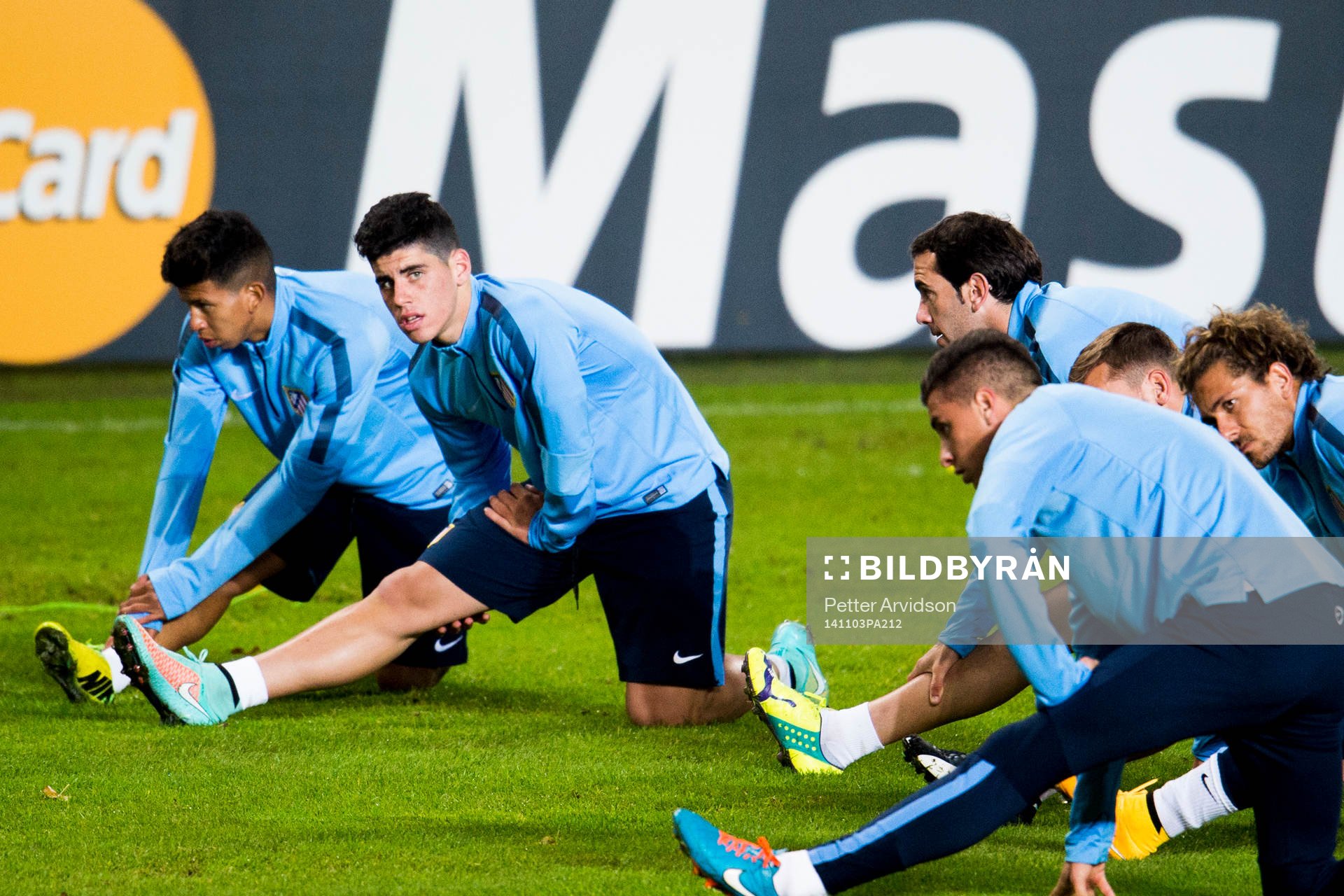 Atletico Madrids Antonio Montoro under en träning den 3 november 2014 i Malmö.