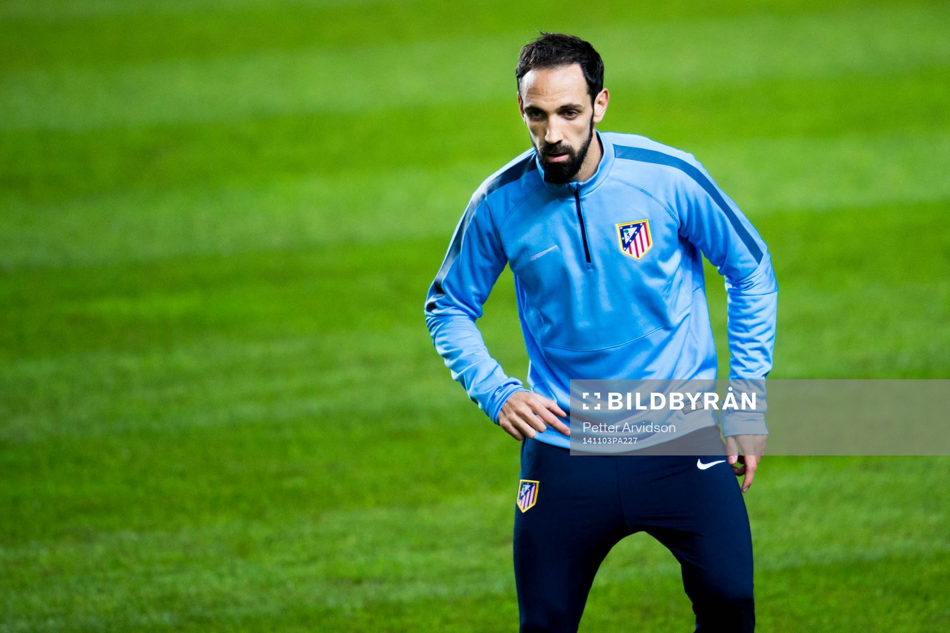 Atletico Madrids Juanfran under en träning den 3 november 2014 i Malmö.