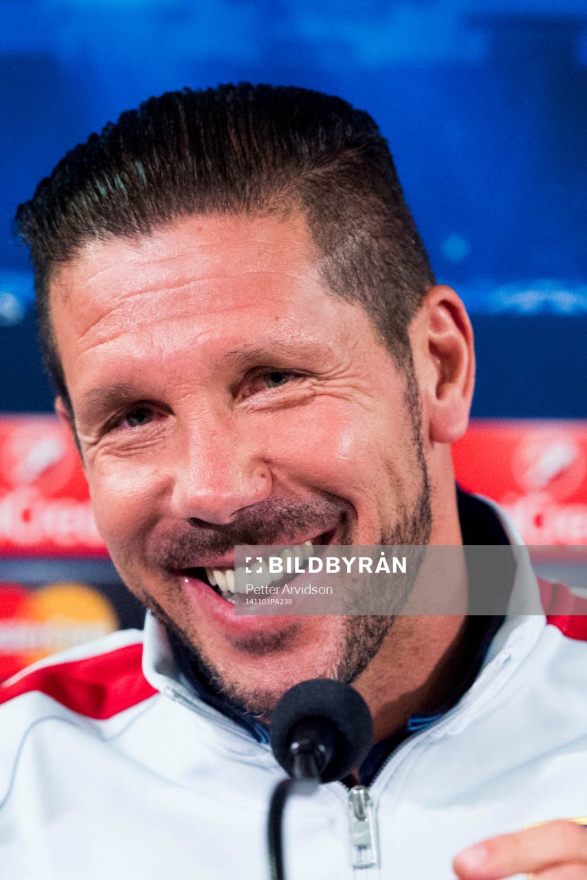 Atletico Madrids tränare Diego Simeone skrattar