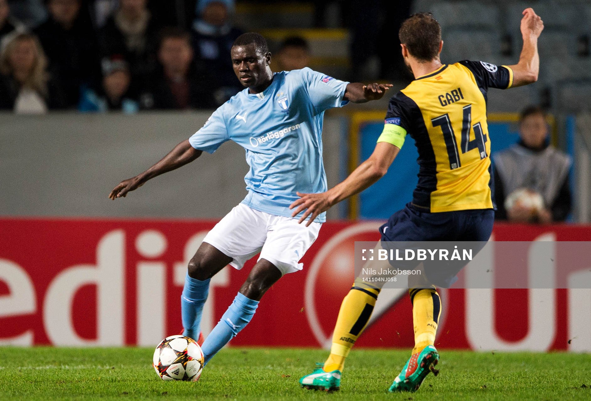 s Enock Kofi Adu och Atletico Madrids Gabi
