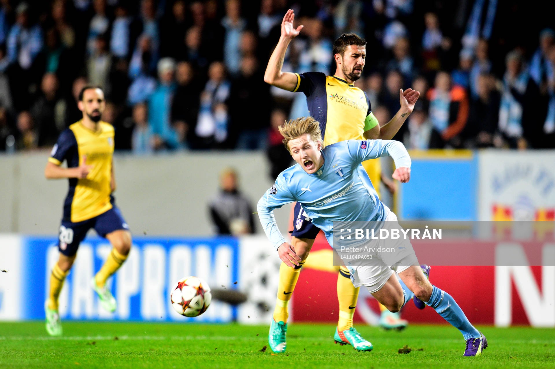 s Emil Forsberg faller