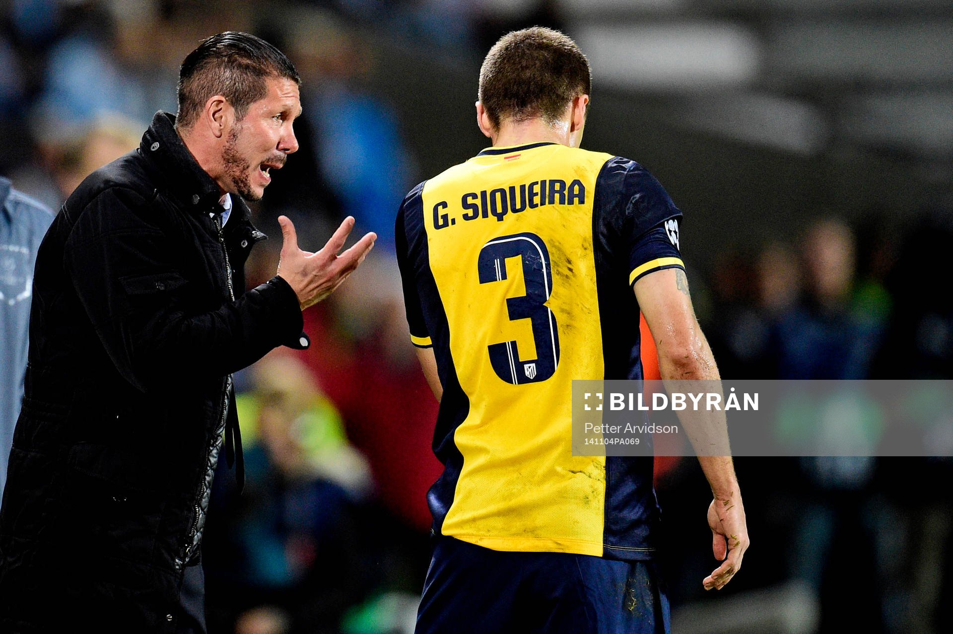 Atletico Madrids tränare Diego Simeone pratar med