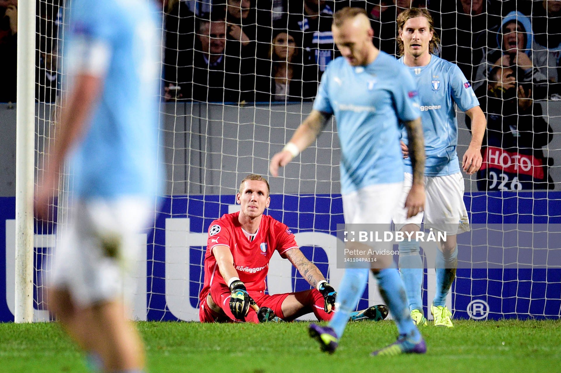 s målvakt Robin Olsen deppar