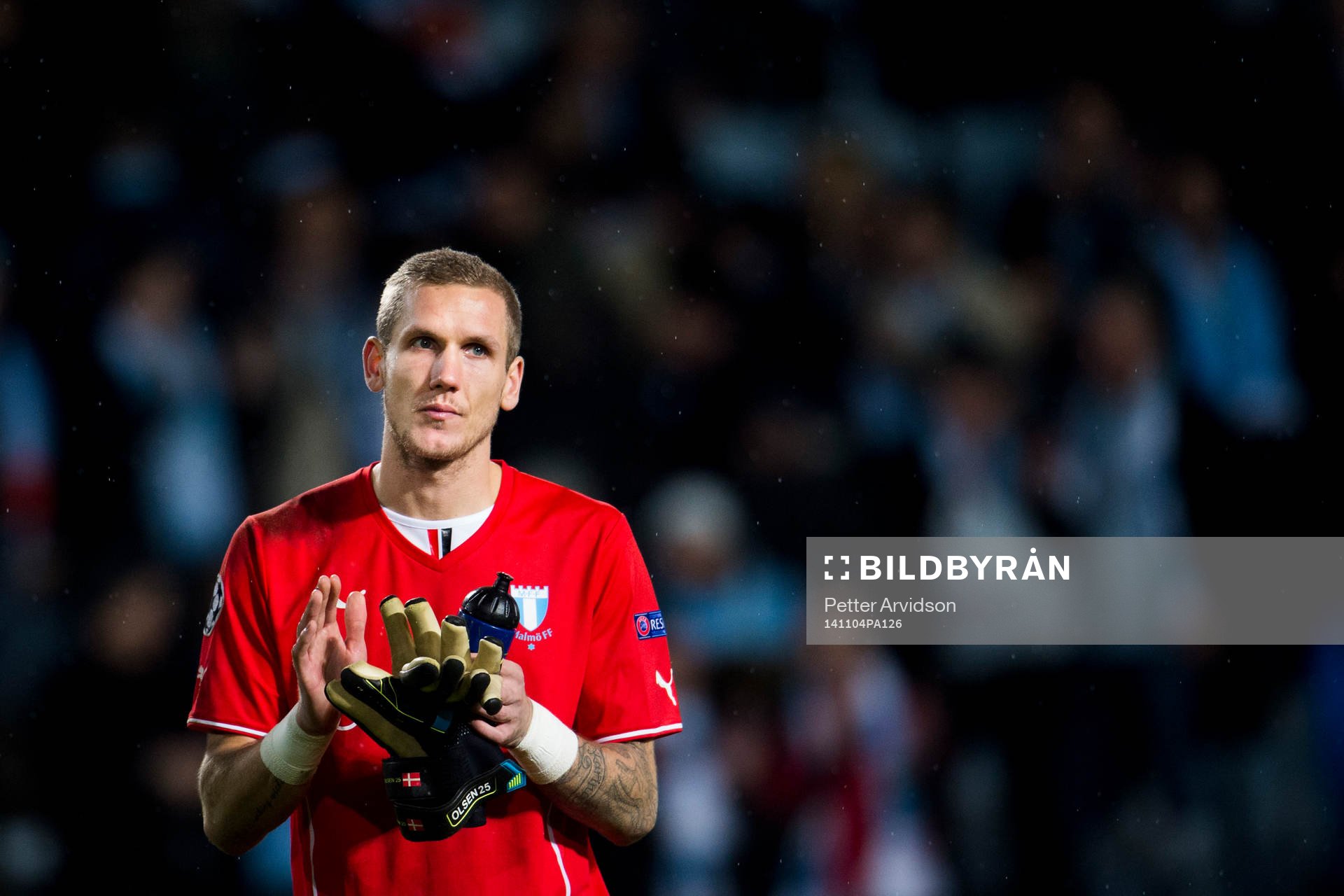 s målvakt Robin Olsen deppar