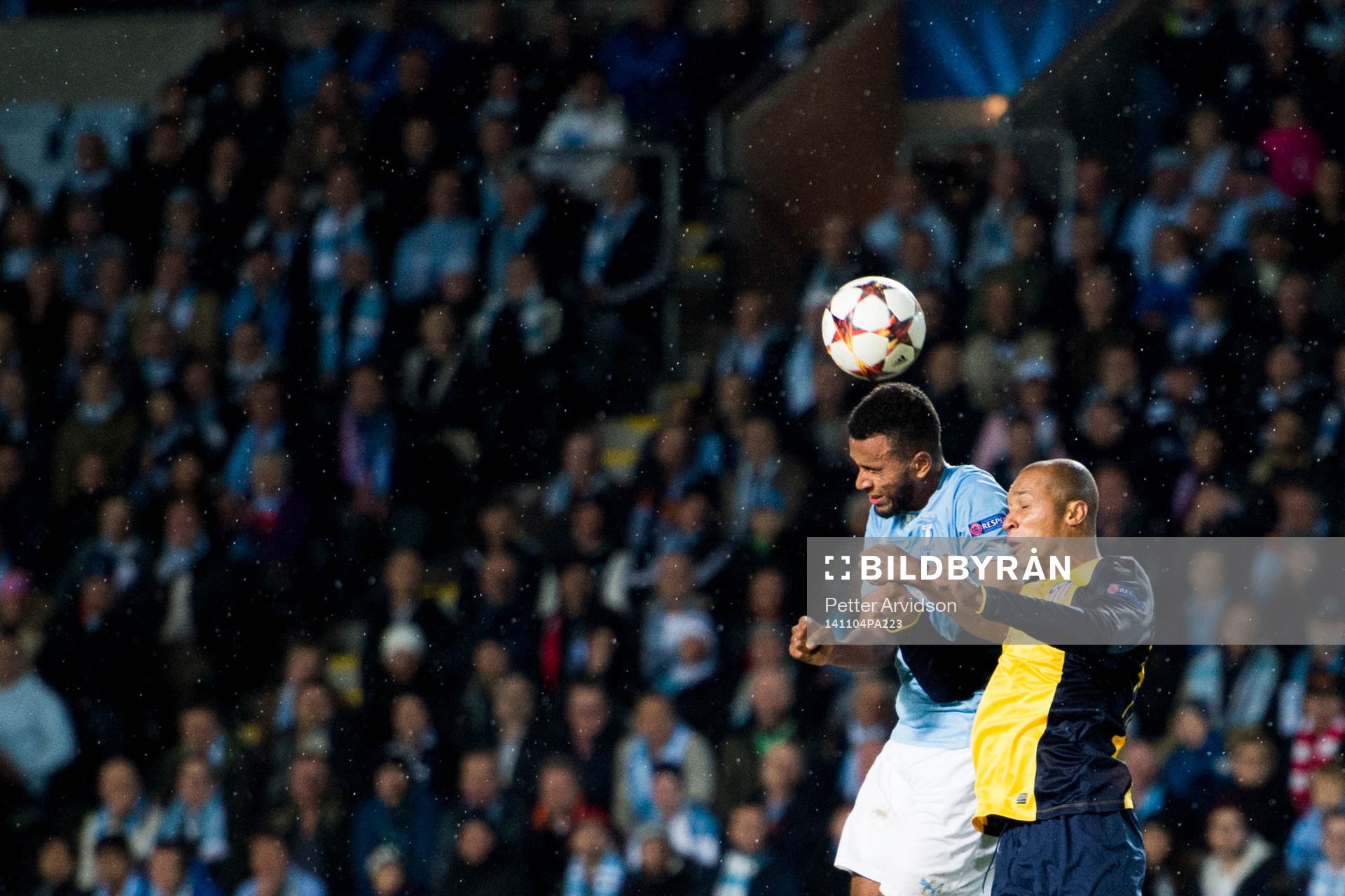 s Isaac Kiese Thelin i nickduell med Atletico Madrids