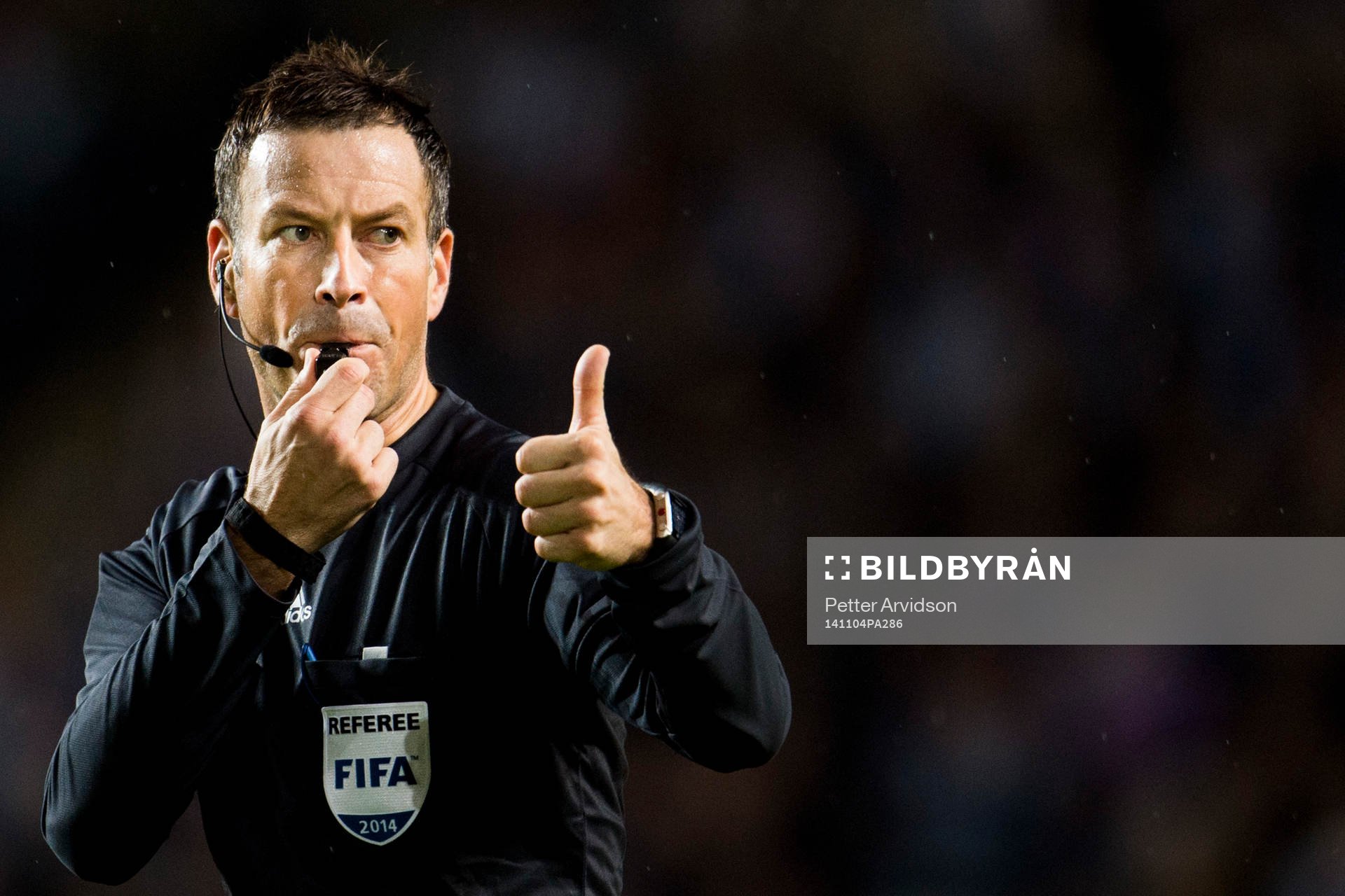 Domare Mark Clattenburg under fotbollsmatchen i Champions League mellan Malmö FF och Atlético Madrid den 4 november 2014 i Malmö.