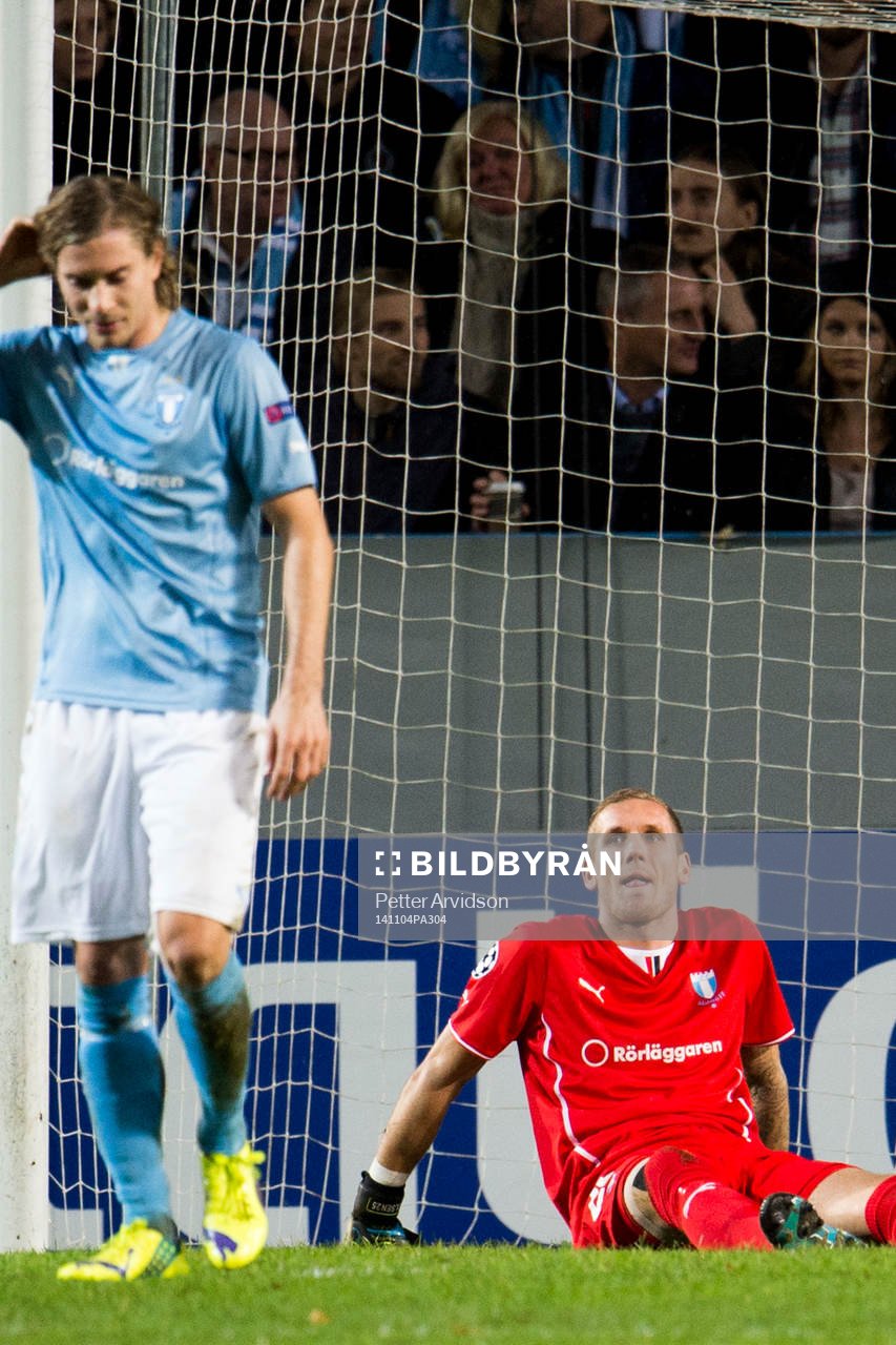 s målvakt Robin Olsen och Markus Halsti deppar