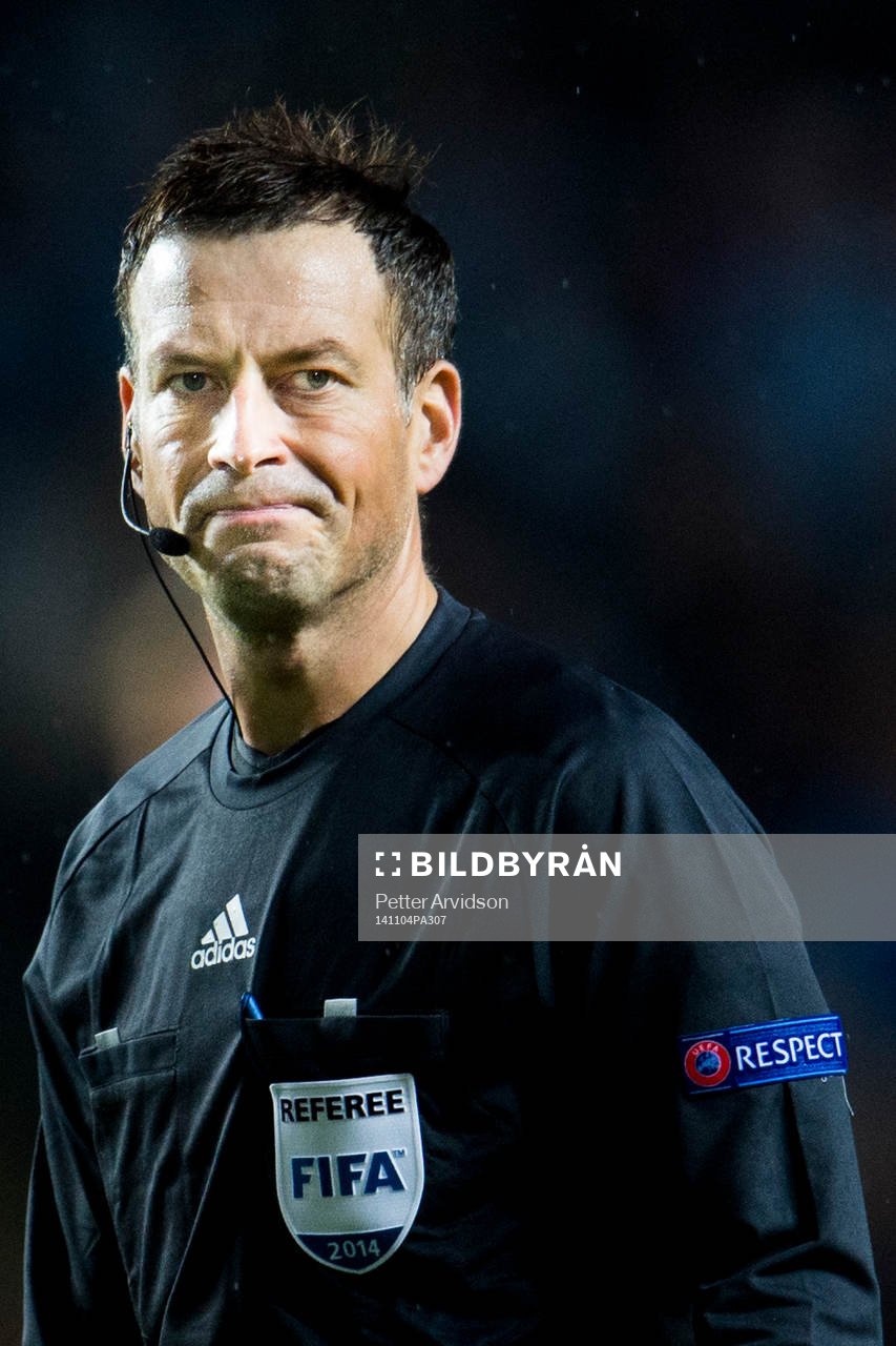 Domare Mark Clattenburg under fotbollsmatchen i Champions League mellan Malmö FF och Atlético Madrid den 4 november 2014 i Malmö.