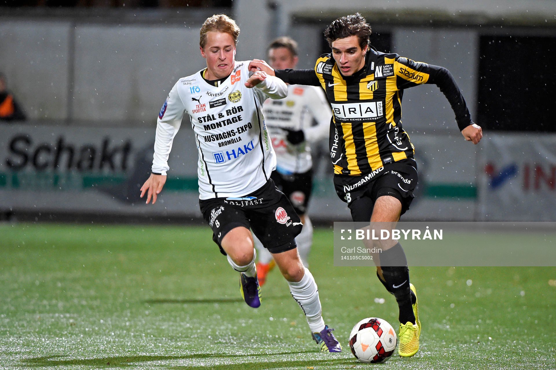 Mjällbys Robin Strömberg och Häckens Egzon Binaku