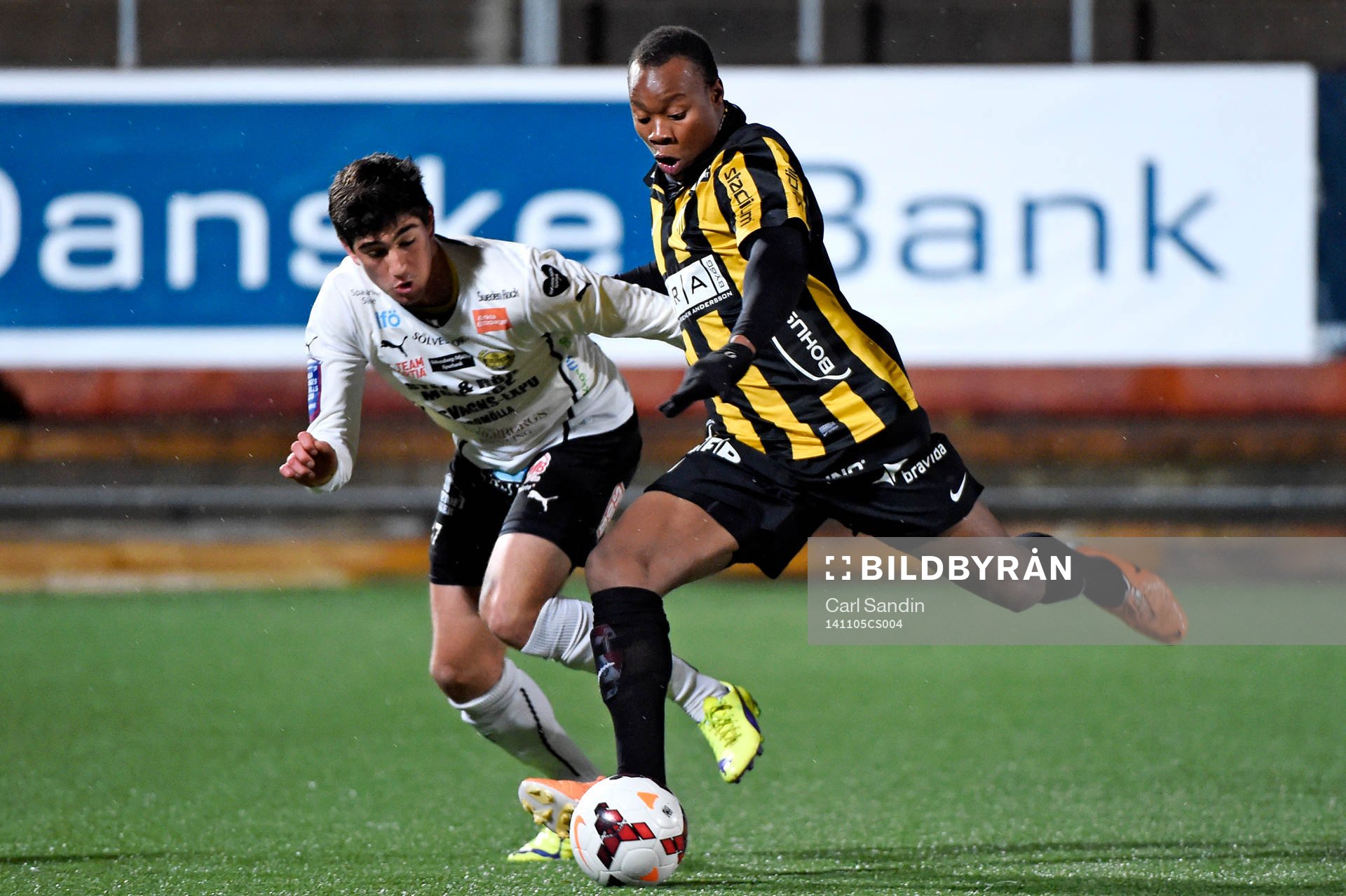 Mjällbys Lukas Grill och Häckens Carlos Strandberg