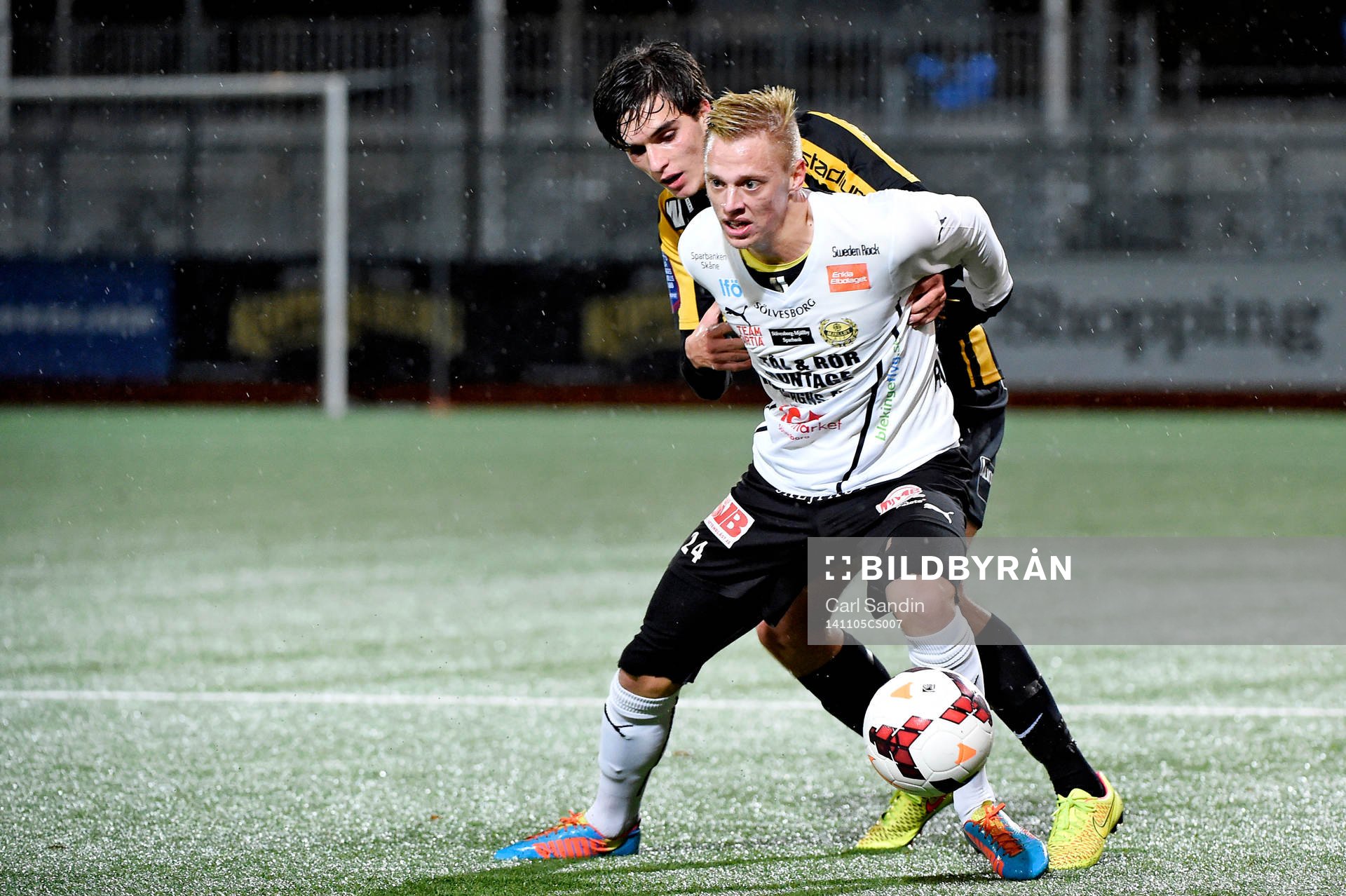 Mjällbys Mattias Håkansson och Häckens Egzon Binaku