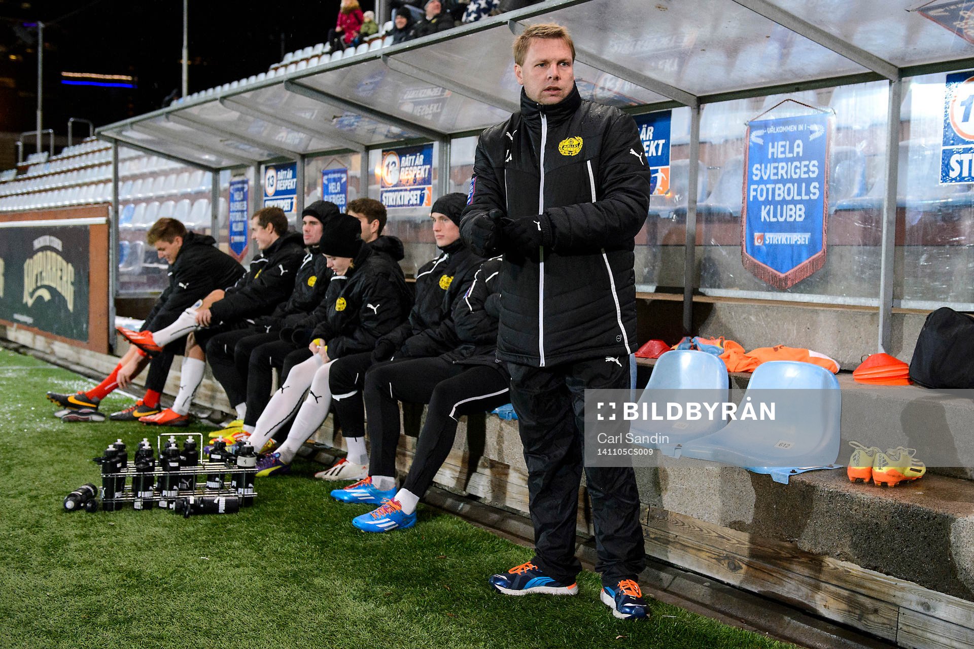 Mjällbys tränare Jonas Andersson under sm-finalen i fotboll för U21 mellan Häcken och Mjällby den 5 november 2014 i Göteborg.