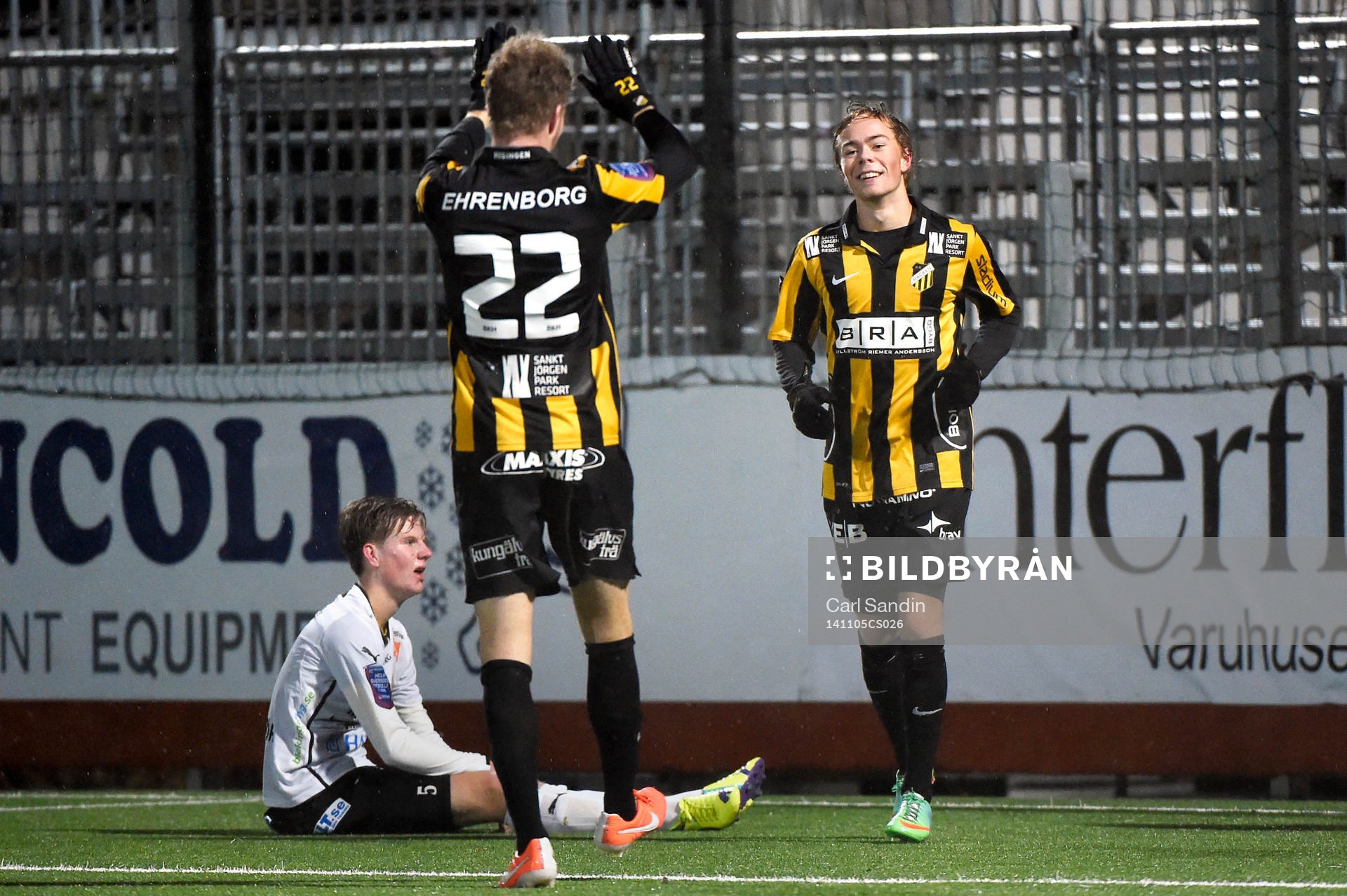 Häckens Adam Andersson firar